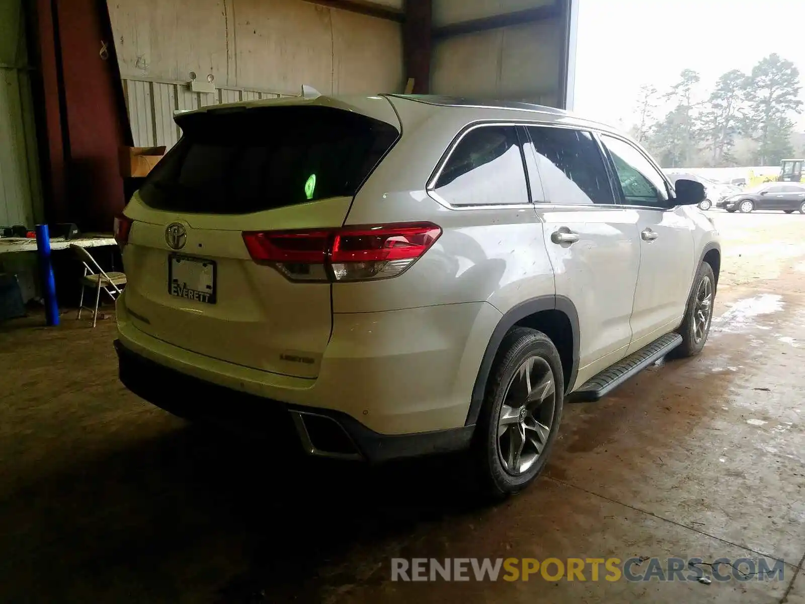 4 Photograph of a damaged car 5TDYZRFH8KS301965 TOYOTA HIGHLANDER 2019