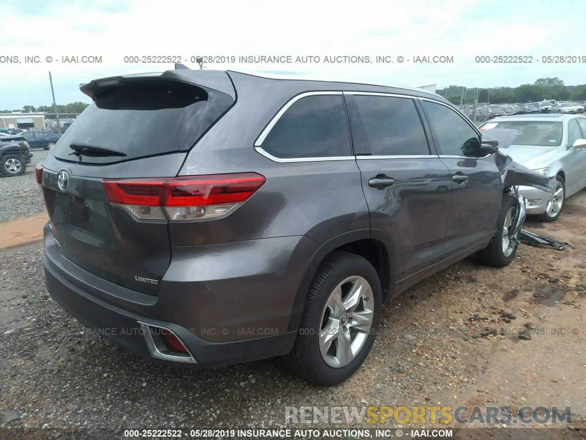 4 Photograph of a damaged car 5TDYZRFH8KS302324 TOYOTA HIGHLANDER 2019