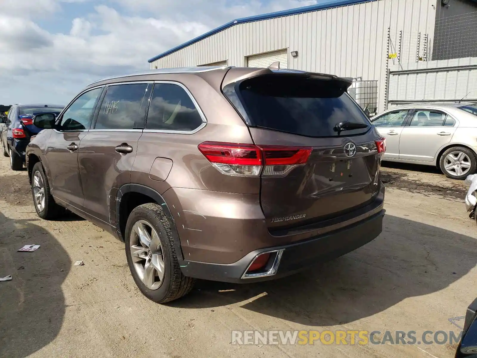 3 Photograph of a damaged car 5TDYZRFH8KS302663 TOYOTA HIGHLANDER 2019