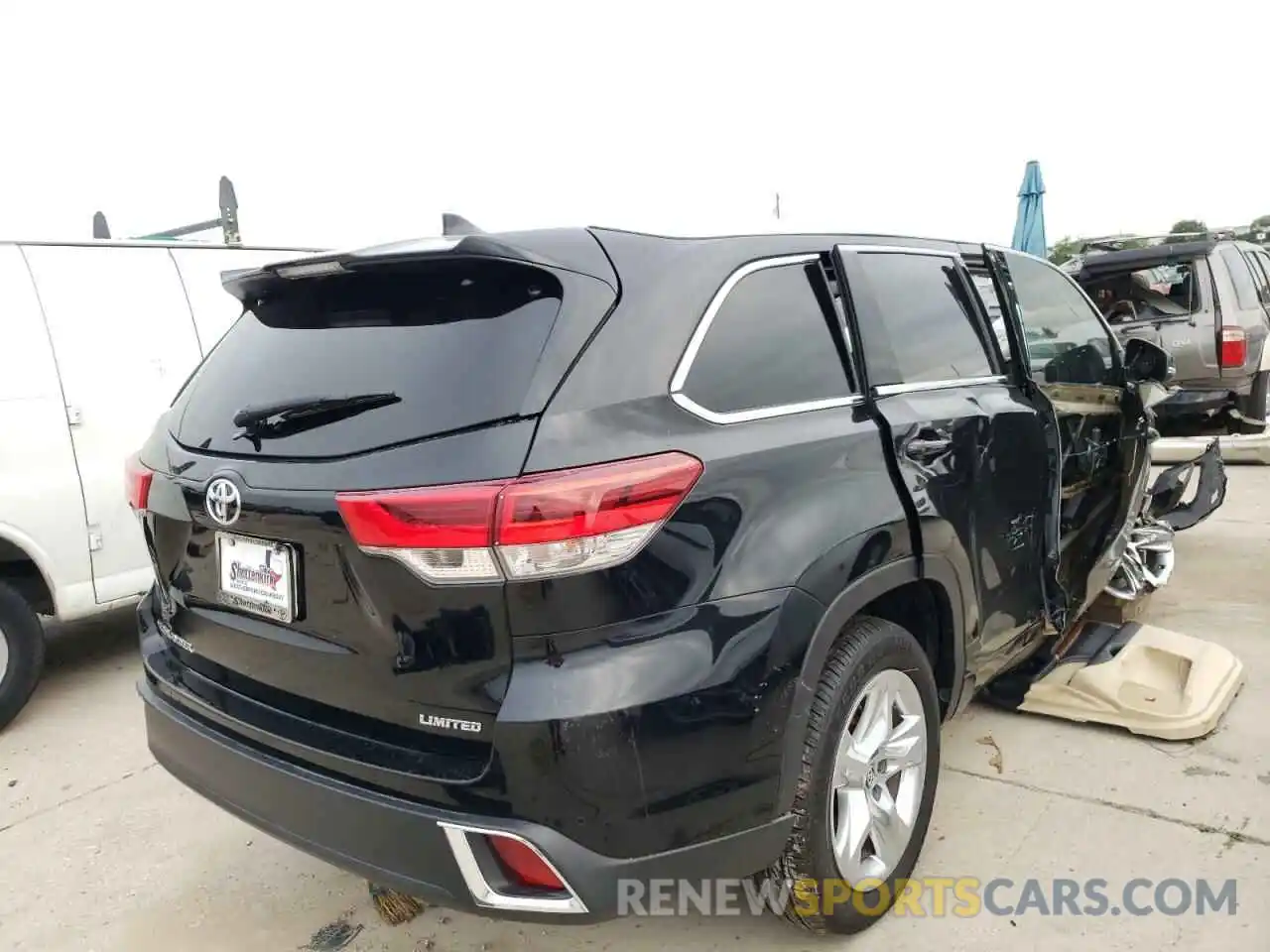 4 Photograph of a damaged car 5TDYZRFH8KS305644 TOYOTA HIGHLANDER 2019