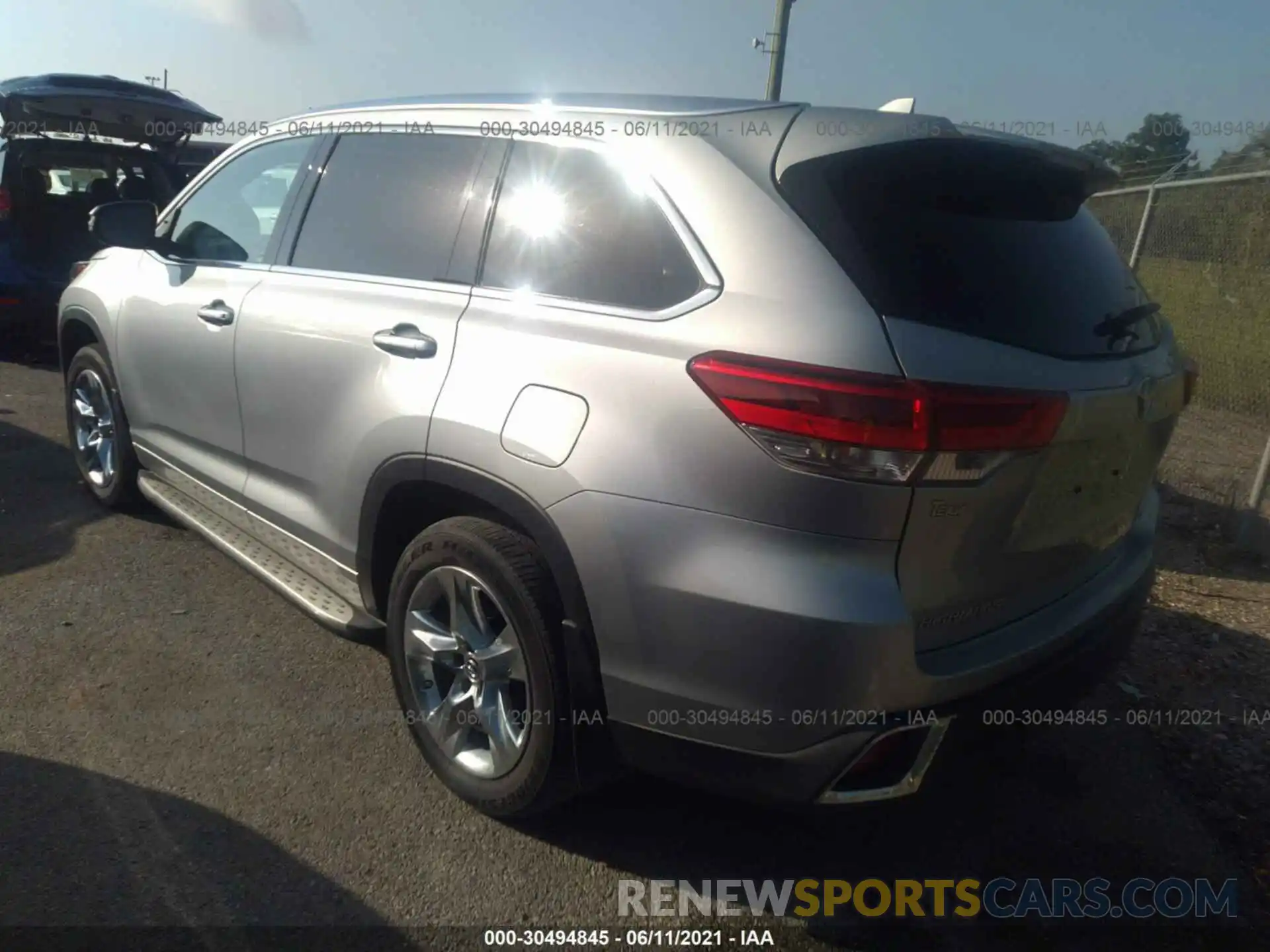 3 Photograph of a damaged car 5TDYZRFH8KS312402 TOYOTA HIGHLANDER 2019