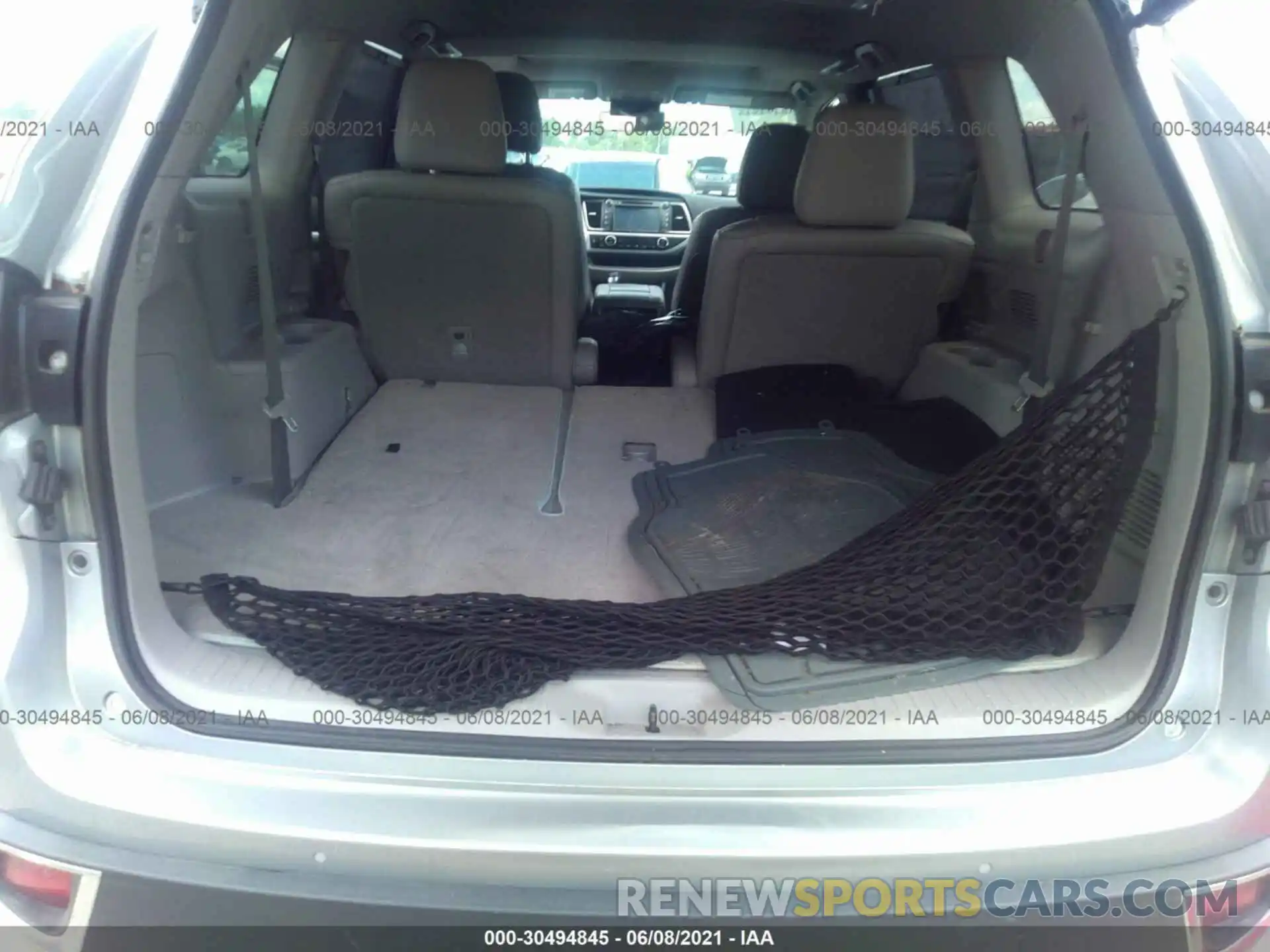 8 Photograph of a damaged car 5TDYZRFH8KS312402 TOYOTA HIGHLANDER 2019