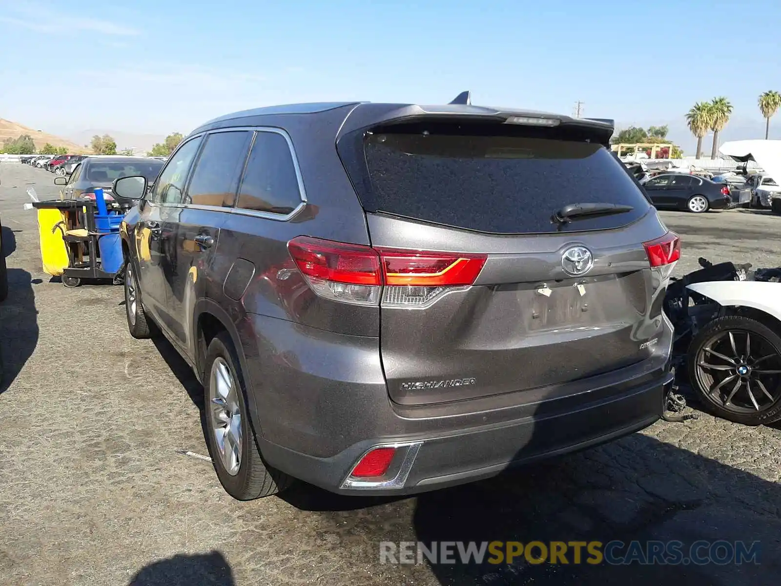 3 Photograph of a damaged car 5TDYZRFH8KS322315 TOYOTA HIGHLANDER 2019