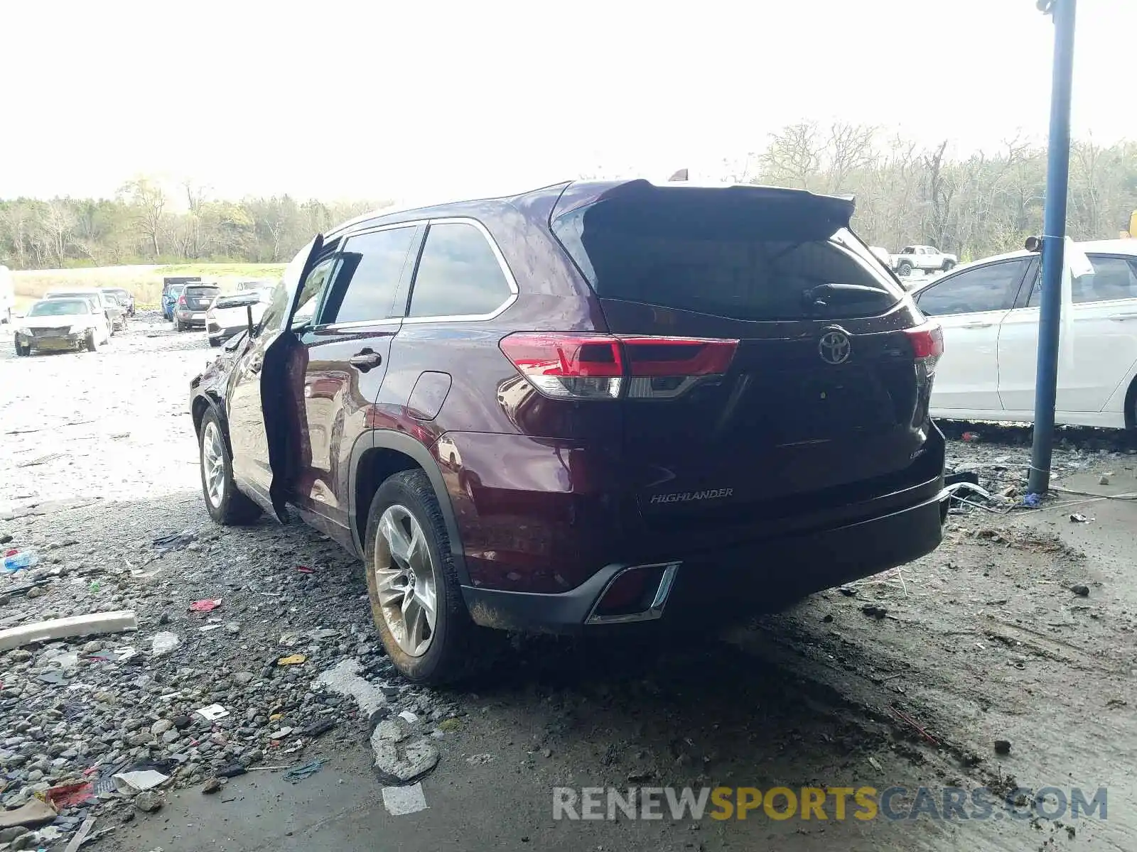 3 Photograph of a damaged car 5TDYZRFH8KS334948 TOYOTA HIGHLANDER 2019