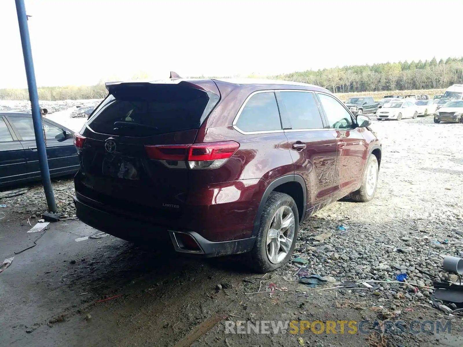 4 Photograph of a damaged car 5TDYZRFH8KS334948 TOYOTA HIGHLANDER 2019