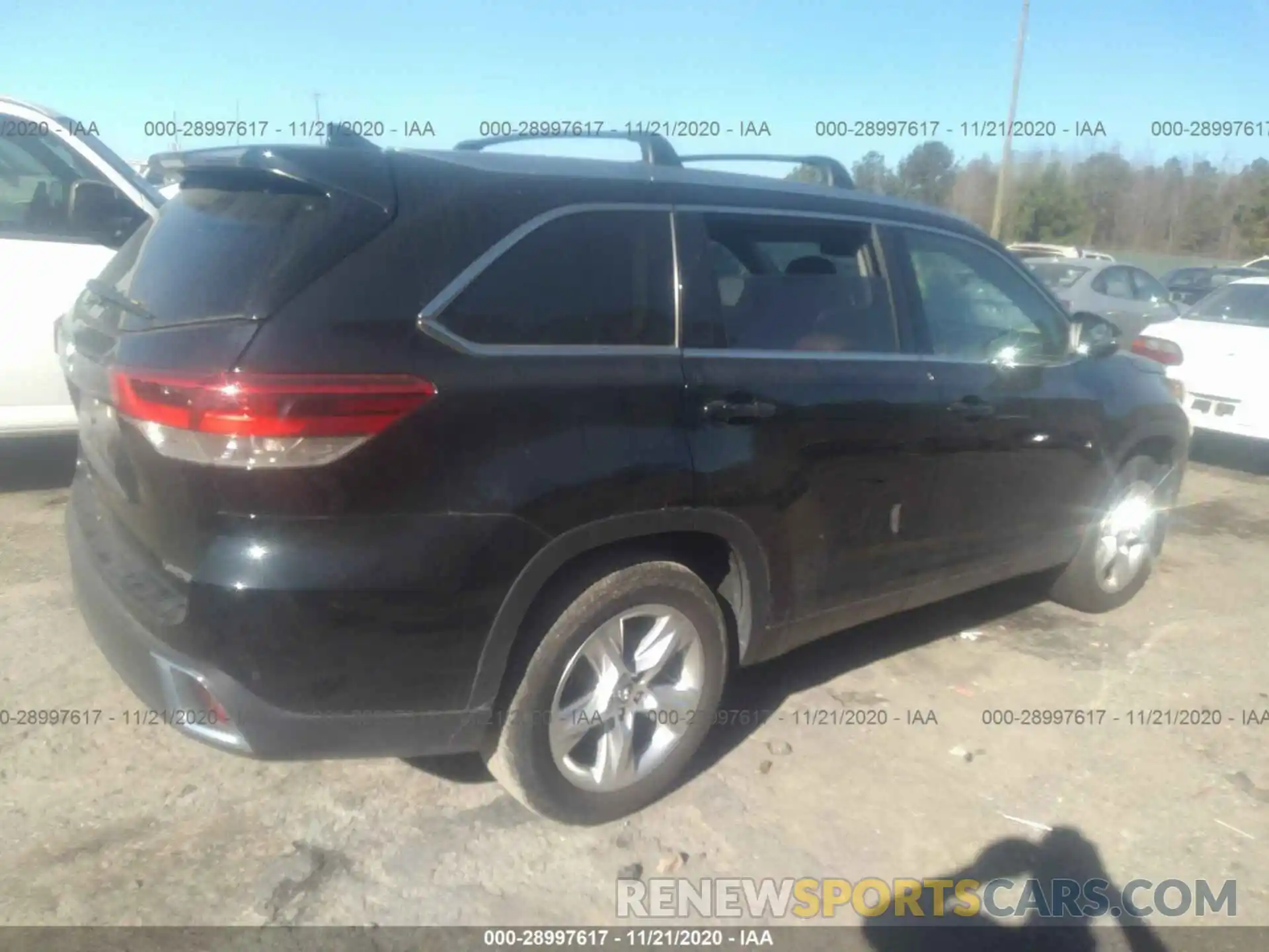 4 Photograph of a damaged car 5TDYZRFH8KS352365 TOYOTA HIGHLANDER 2019