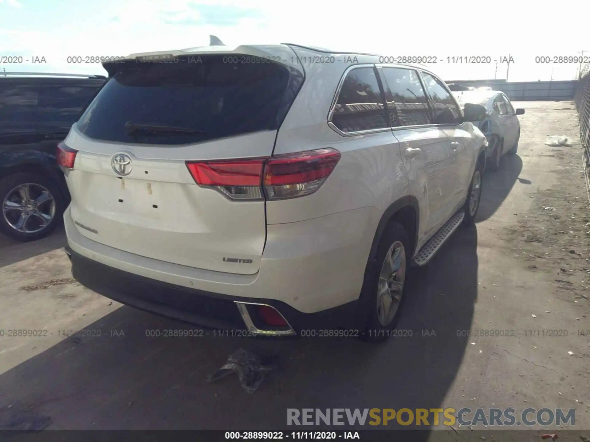 4 Photograph of a damaged car 5TDYZRFH8KS363057 TOYOTA HIGHLANDER 2019