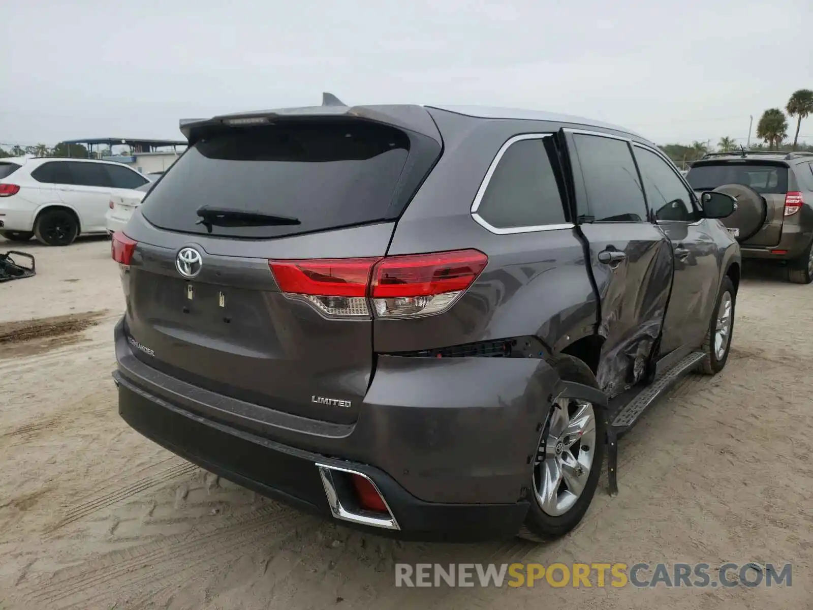 4 Photograph of a damaged car 5TDYZRFH9KS291480 TOYOTA HIGHLANDER 2019