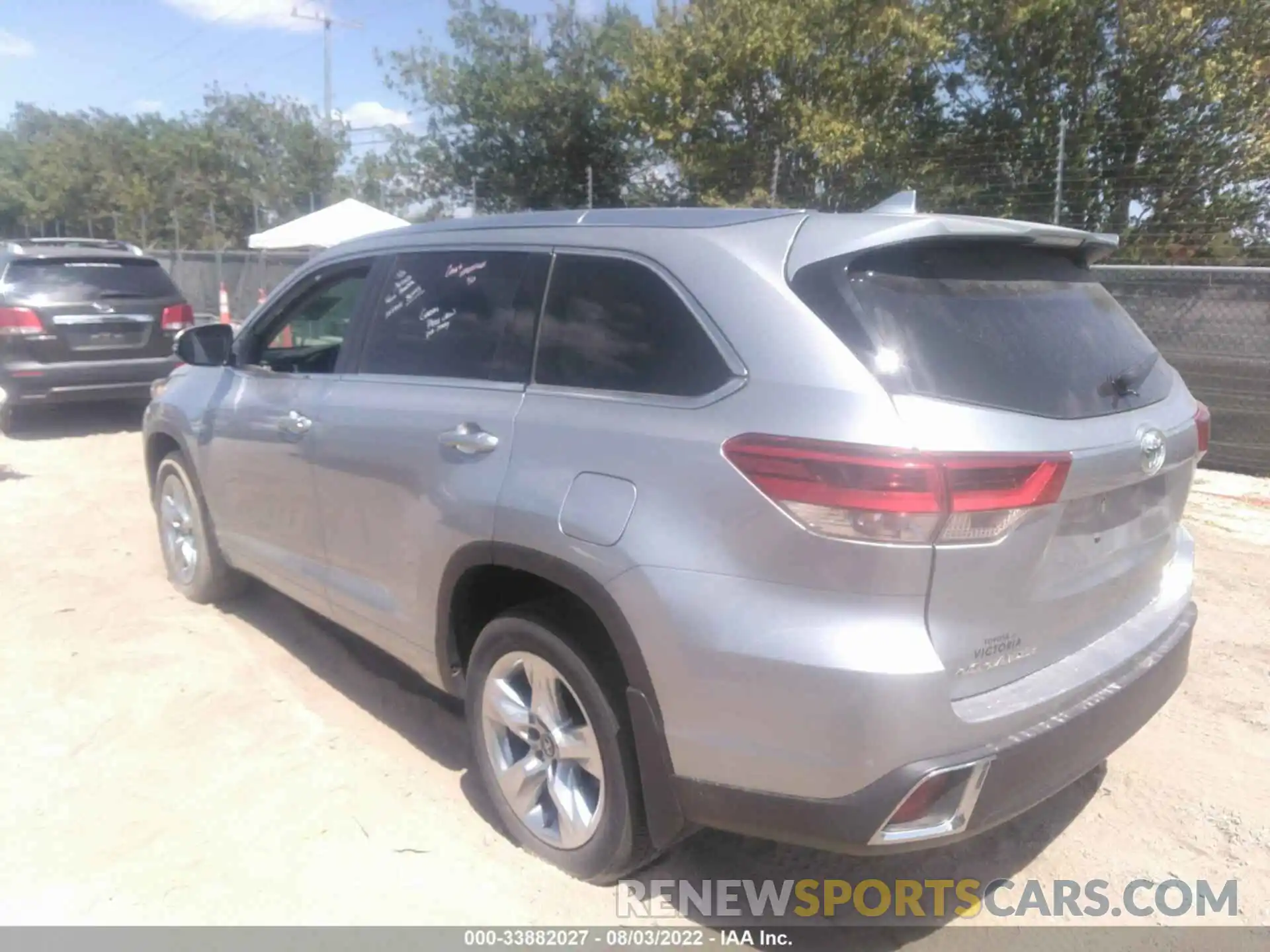 3 Photograph of a damaged car 5TDYZRFH9KS291513 TOYOTA HIGHLANDER 2019