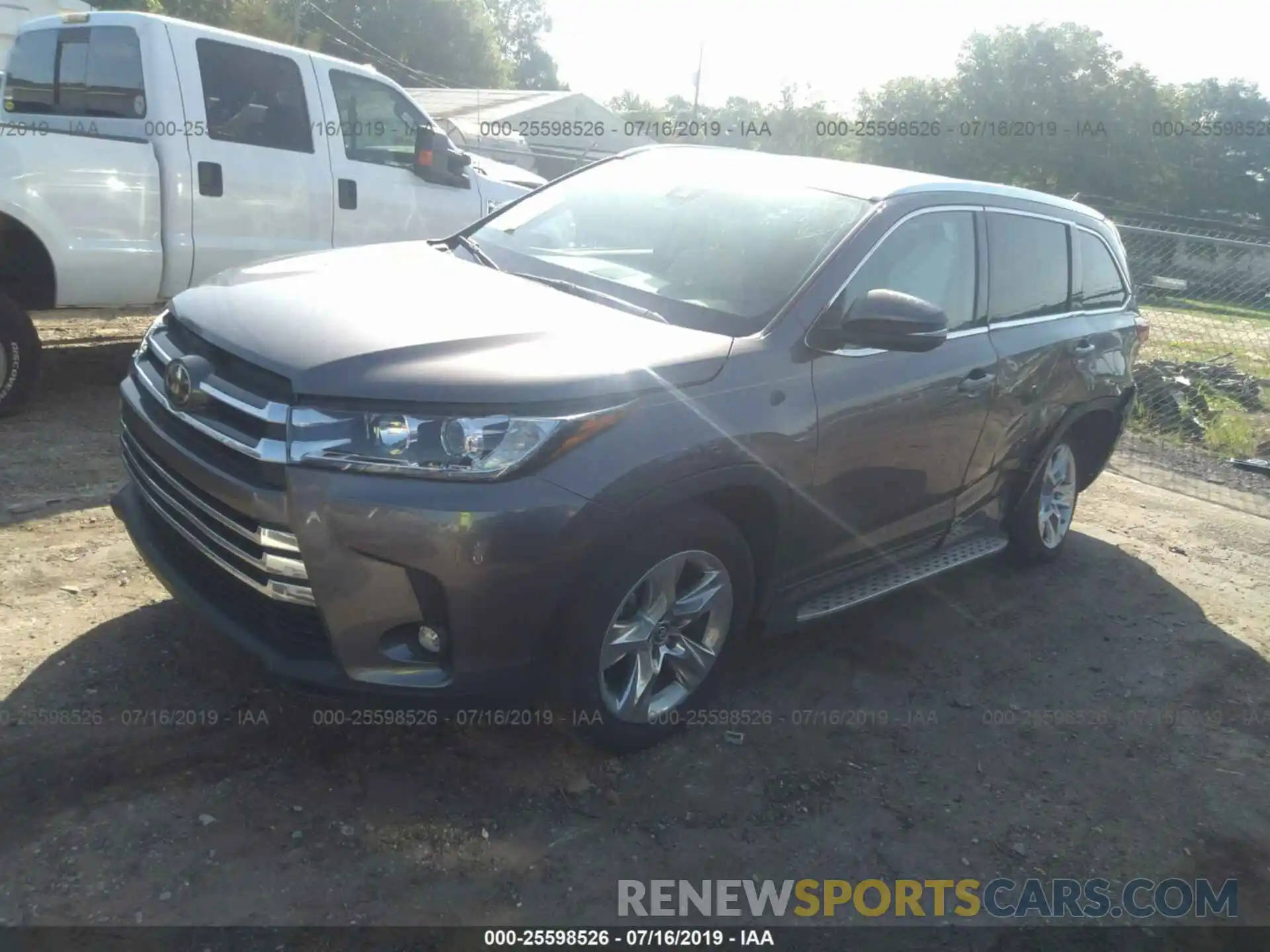 2 Photograph of a damaged car 5TDYZRFH9KS292208 TOYOTA HIGHLANDER 2019