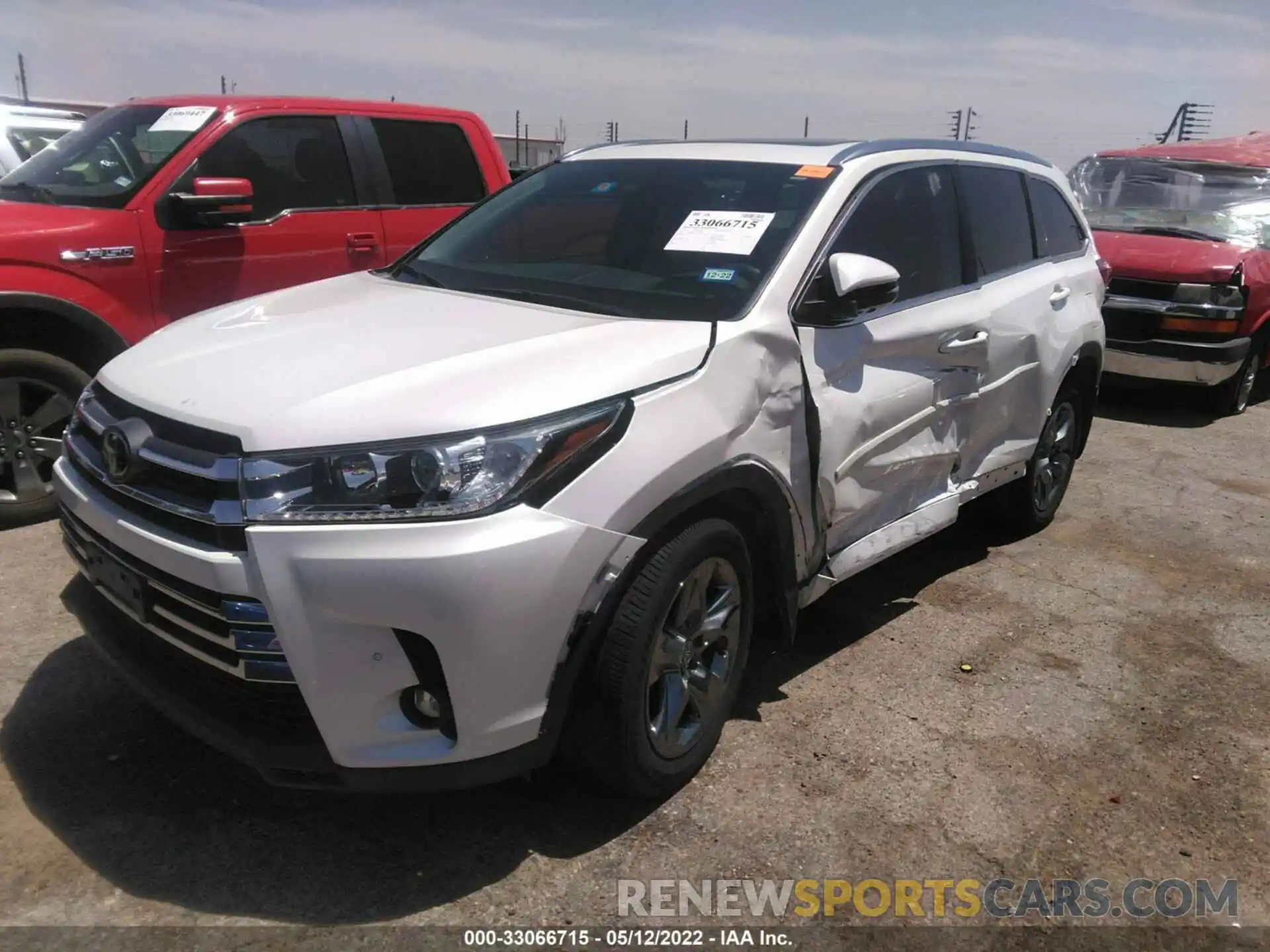 2 Photograph of a damaged car 5TDYZRFH9KS298400 TOYOTA HIGHLANDER 2019