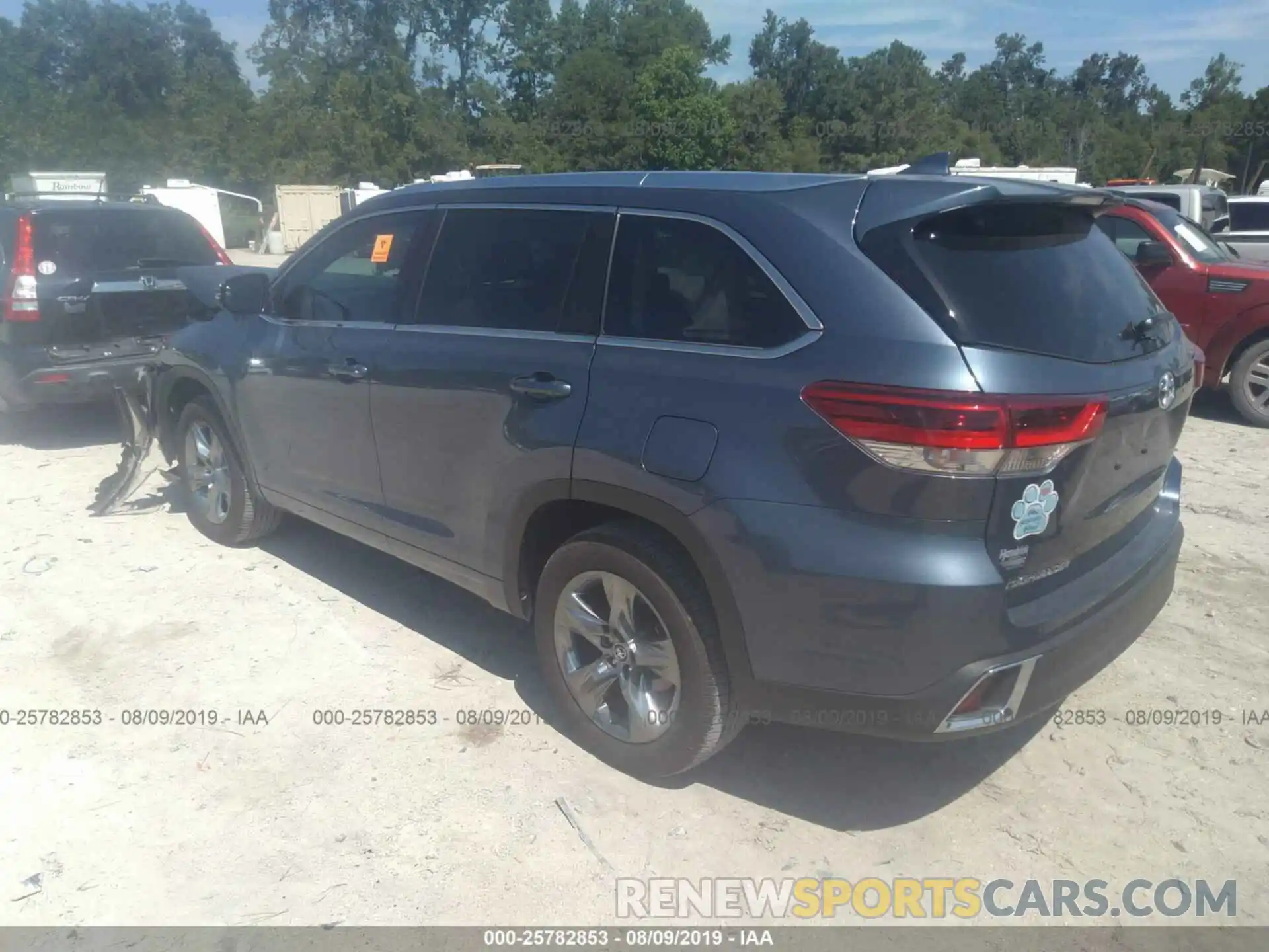 3 Photograph of a damaged car 5TDYZRFH9KS314644 TOYOTA HIGHLANDER 2019