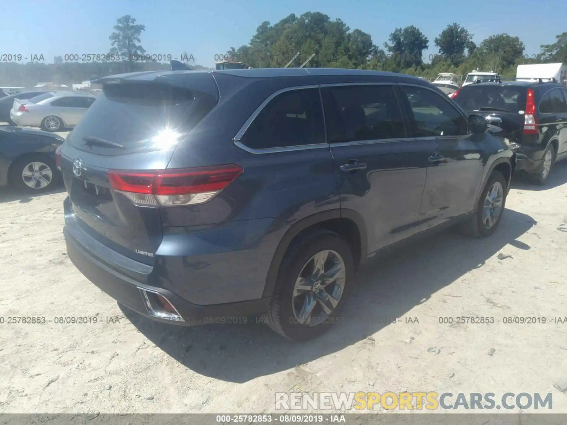 4 Photograph of a damaged car 5TDYZRFH9KS314644 TOYOTA HIGHLANDER 2019