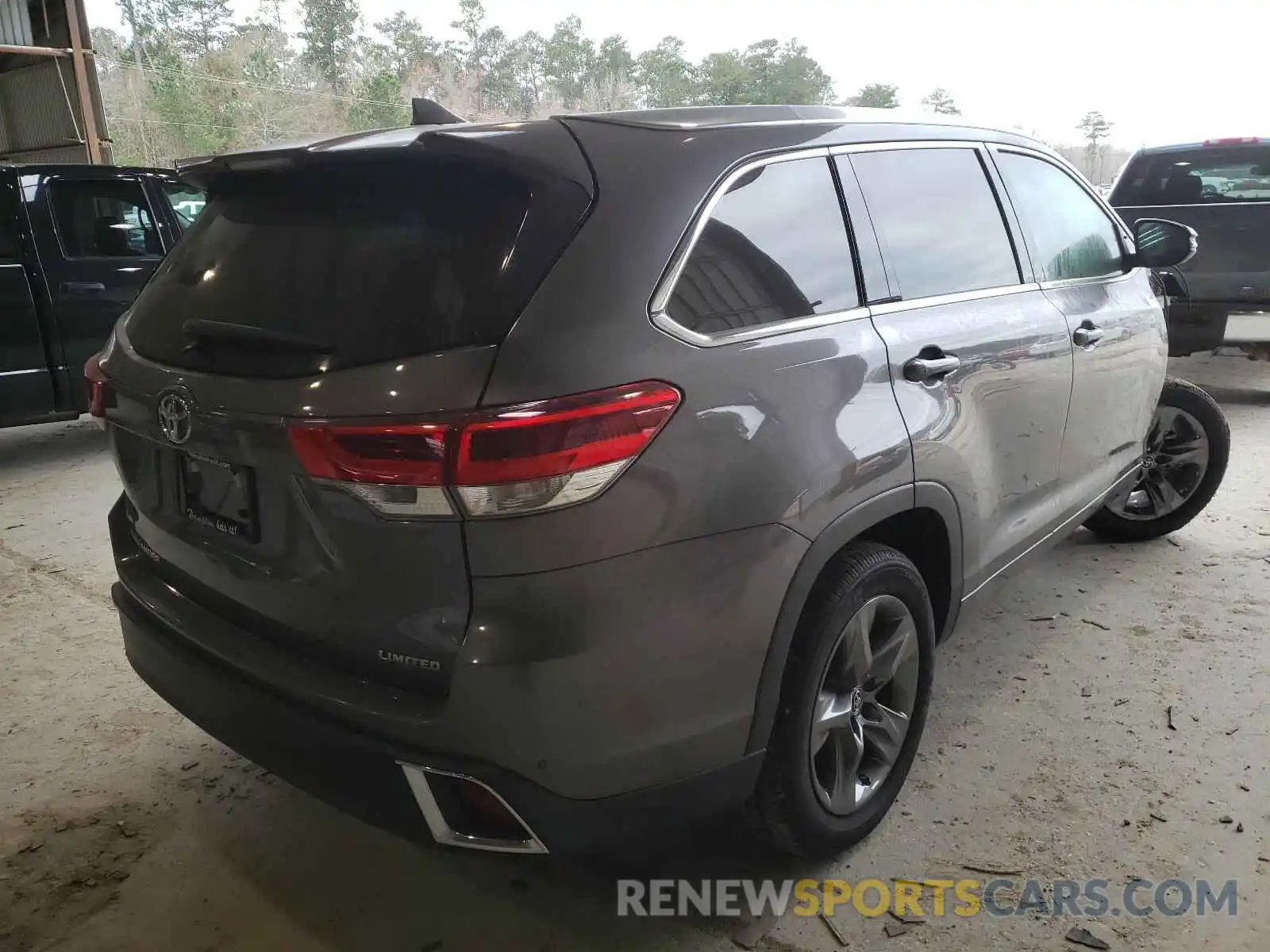 4 Photograph of a damaged car 5TDYZRFH9KS322694 TOYOTA HIGHLANDER 2019