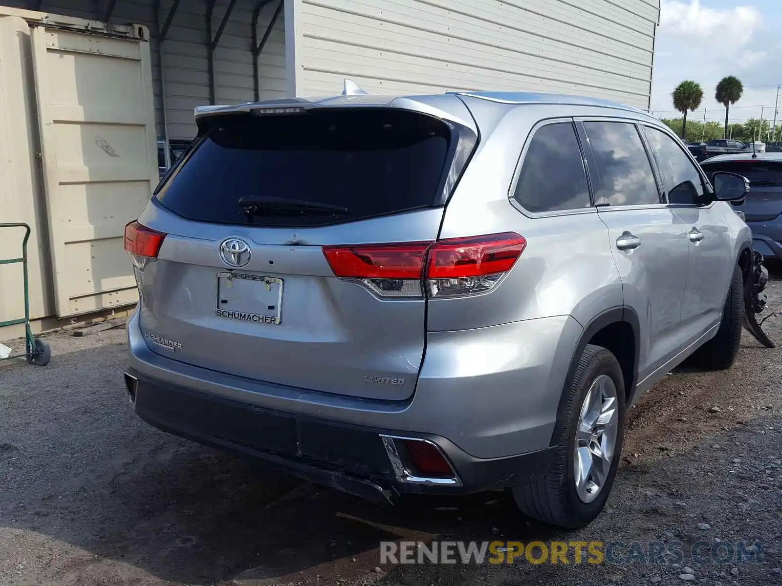 4 Photograph of a damaged car 5TDYZRFH9KS328611 TOYOTA HIGHLANDER 2019