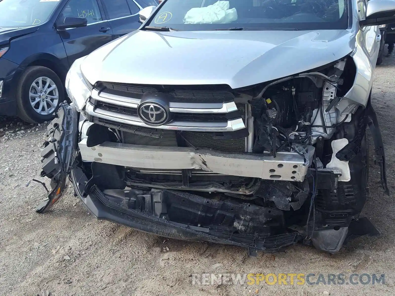 9 Photograph of a damaged car 5TDYZRFH9KS328611 TOYOTA HIGHLANDER 2019