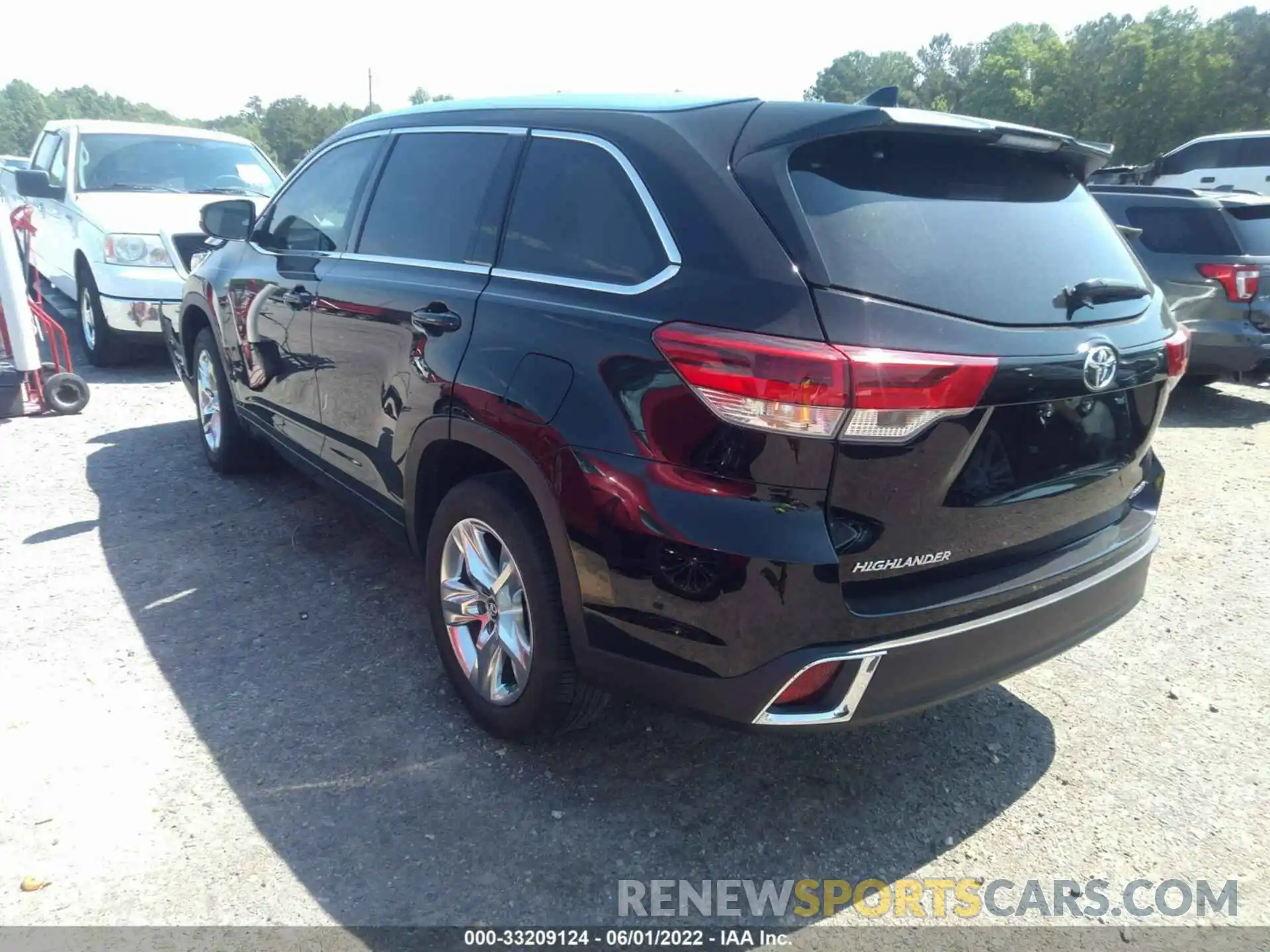 3 Photograph of a damaged car 5TDYZRFH9KS329709 TOYOTA HIGHLANDER 2019