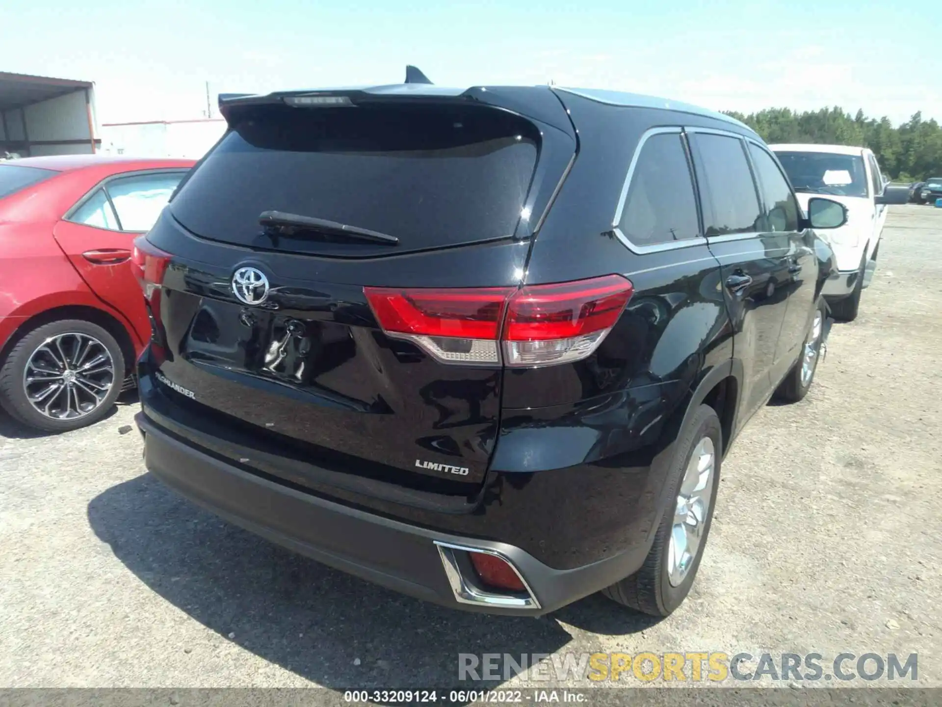 4 Photograph of a damaged car 5TDYZRFH9KS329709 TOYOTA HIGHLANDER 2019