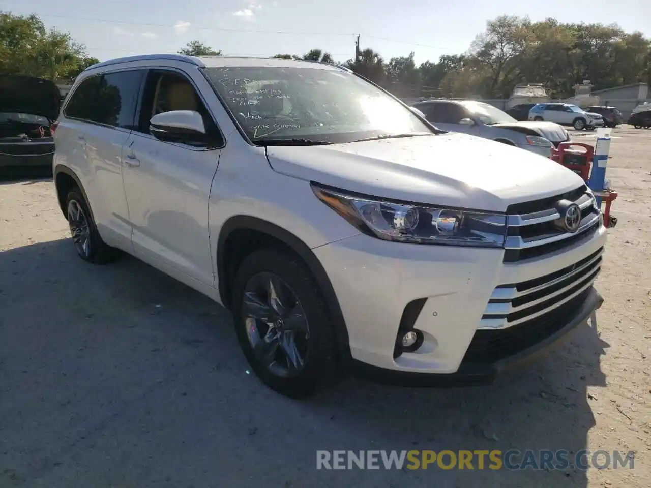 1 Photograph of a damaged car 5TDYZRFH9KS330665 TOYOTA HIGHLANDER 2019