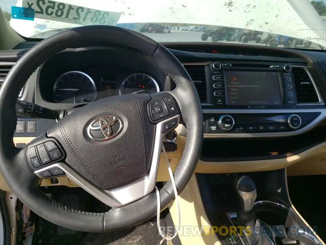 9 Photograph of a damaged car 5TDYZRFH9KS330665 TOYOTA HIGHLANDER 2019