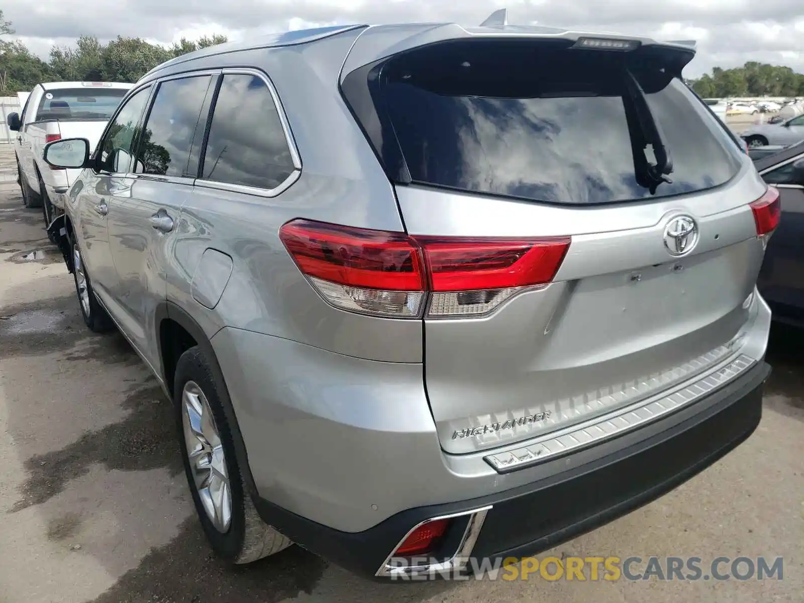 3 Photograph of a damaged car 5TDYZRFH9KS331203 TOYOTA HIGHLANDER 2019