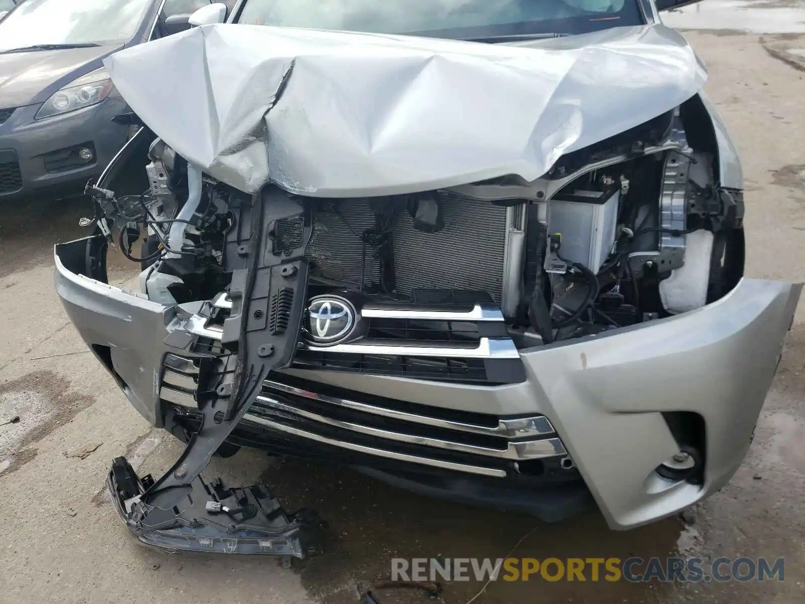 9 Photograph of a damaged car 5TDYZRFH9KS331203 TOYOTA HIGHLANDER 2019