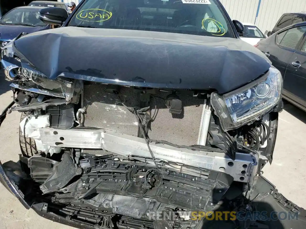 9 Photograph of a damaged car 5TDYZRFH9KS332240 TOYOTA HIGHLANDER 2019