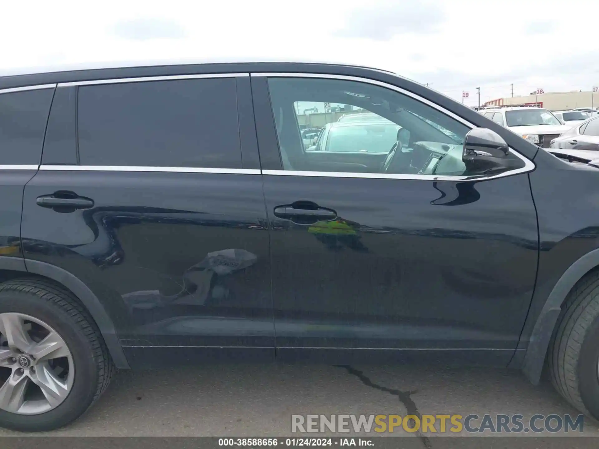 13 Photograph of a damaged car 5TDYZRFH9KS339737 TOYOTA HIGHLANDER 2019