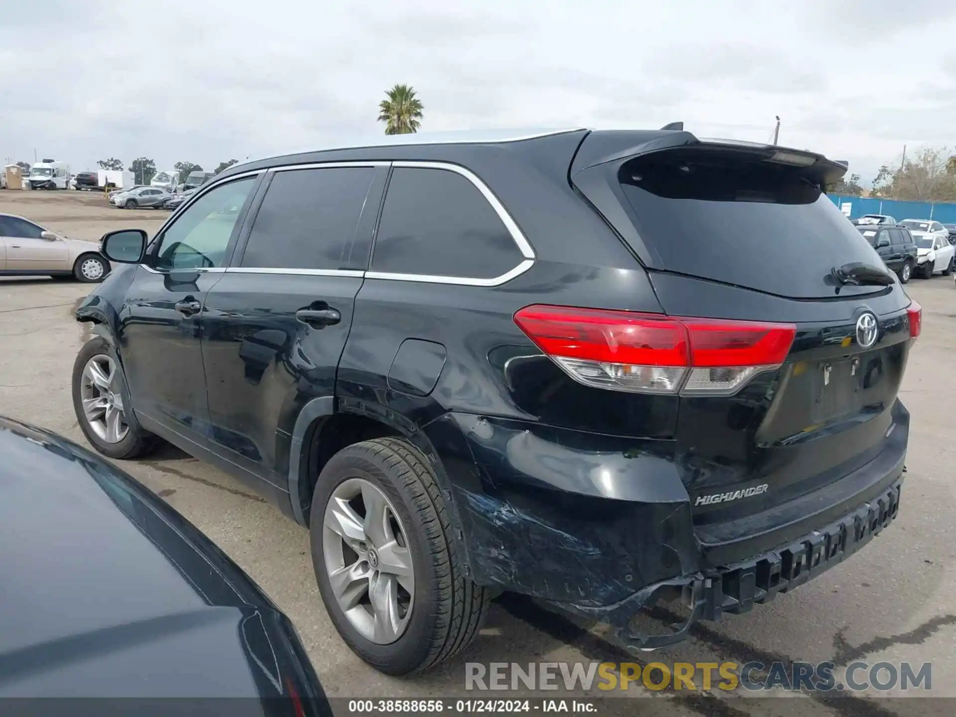 3 Photograph of a damaged car 5TDYZRFH9KS339737 TOYOTA HIGHLANDER 2019