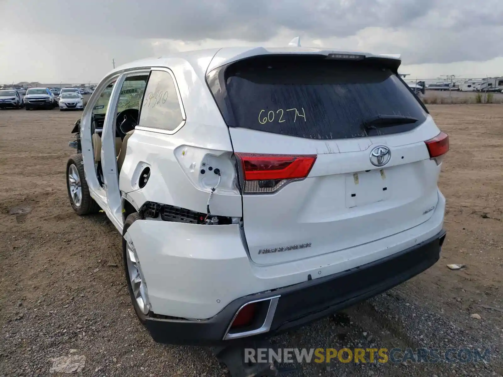 3 Photograph of a damaged car 5TDYZRFH9KS340841 TOYOTA HIGHLANDER 2019