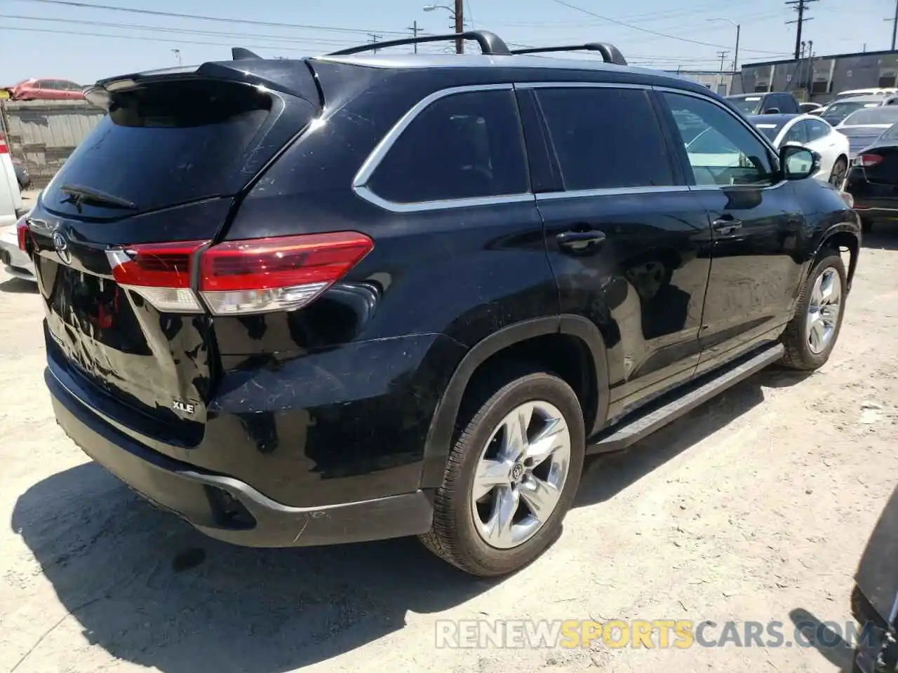 4 Photograph of a damaged car 5TDYZRFH9KS348874 TOYOTA HIGHLANDER 2019