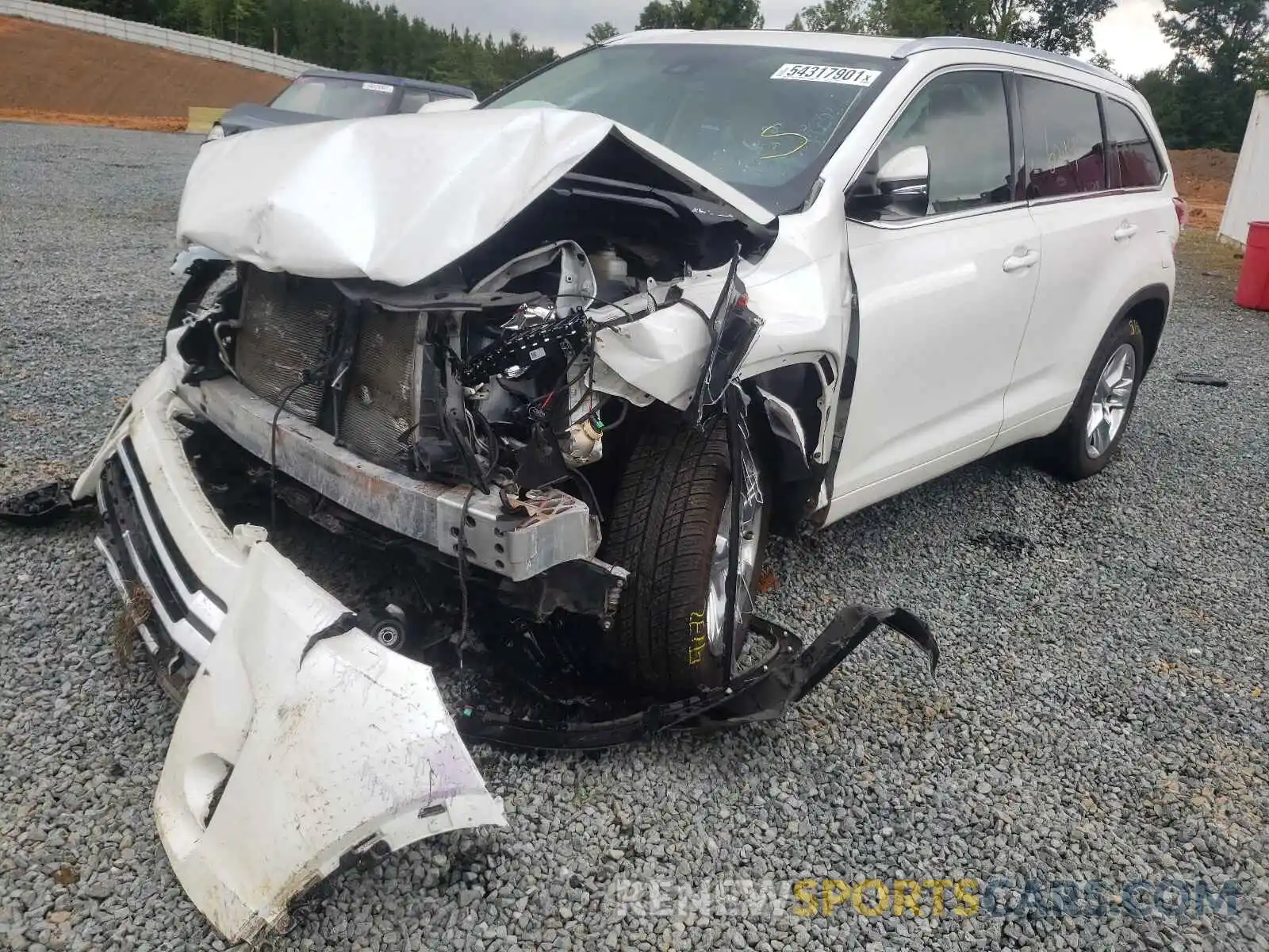 2 Photograph of a damaged car 5TDYZRFHXKS292685 TOYOTA HIGHLANDER 2019