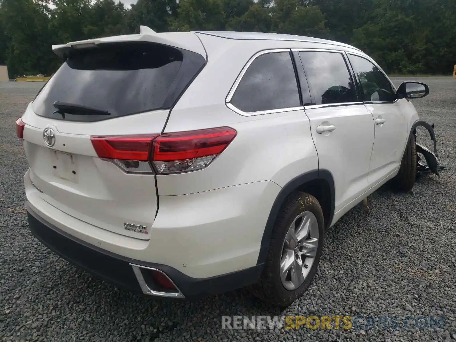 4 Photograph of a damaged car 5TDYZRFHXKS292685 TOYOTA HIGHLANDER 2019