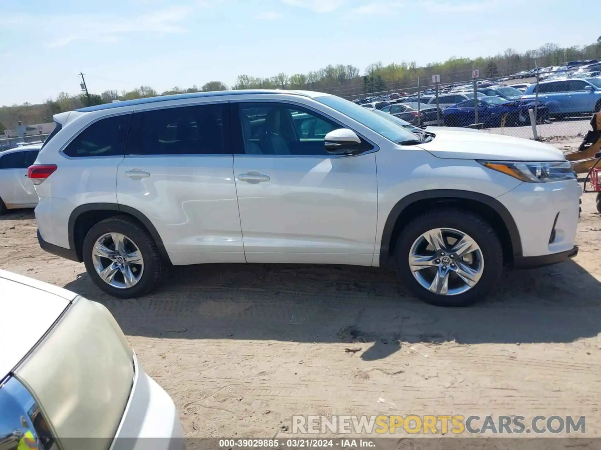 13 Photograph of a damaged car 5TDYZRFHXKS302387 TOYOTA HIGHLANDER 2019