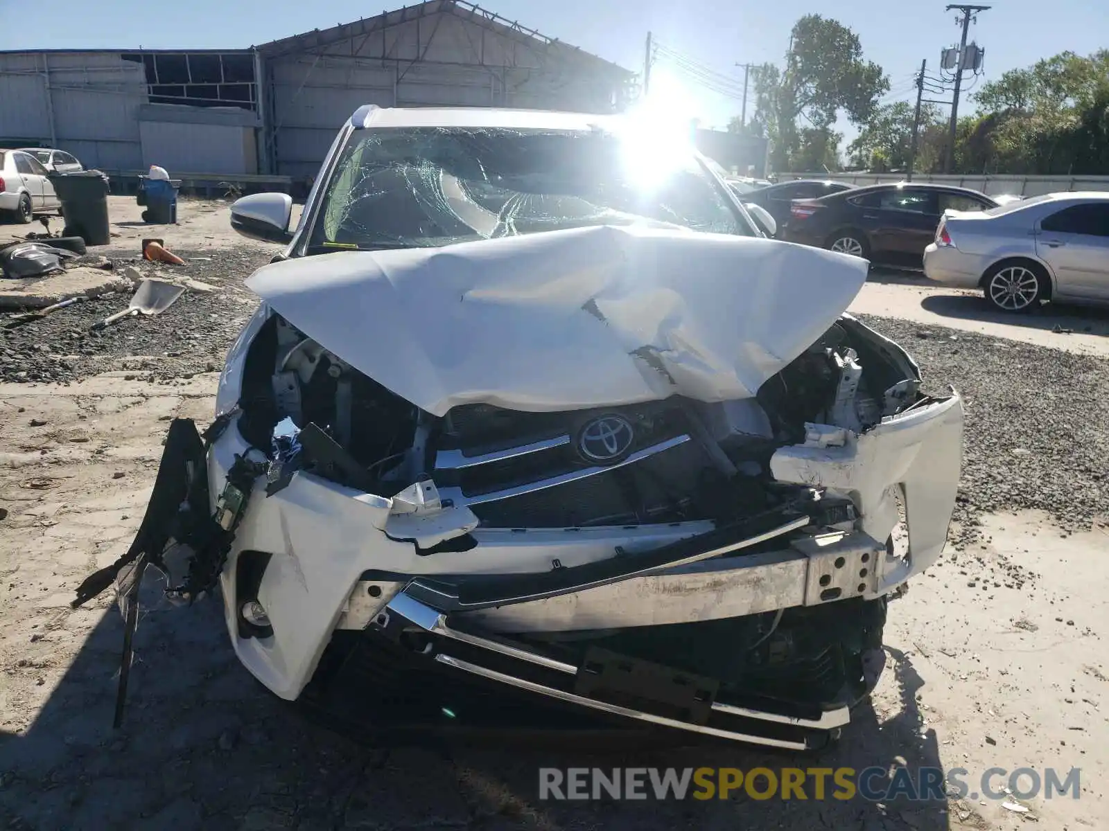 9 Photograph of a damaged car 5TDYZRFHXKS305323 TOYOTA HIGHLANDER 2019