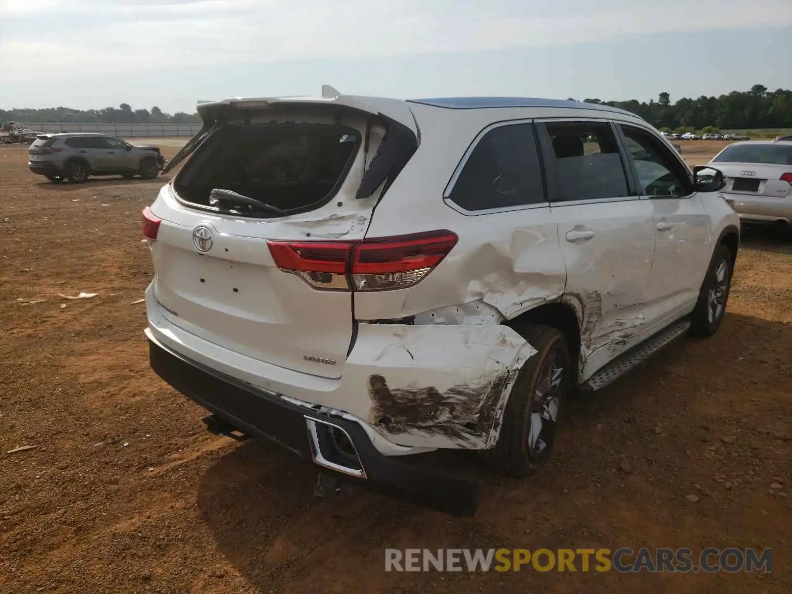 9 Photograph of a damaged car 5TDYZRFHXKS305970 TOYOTA HIGHLANDER 2019