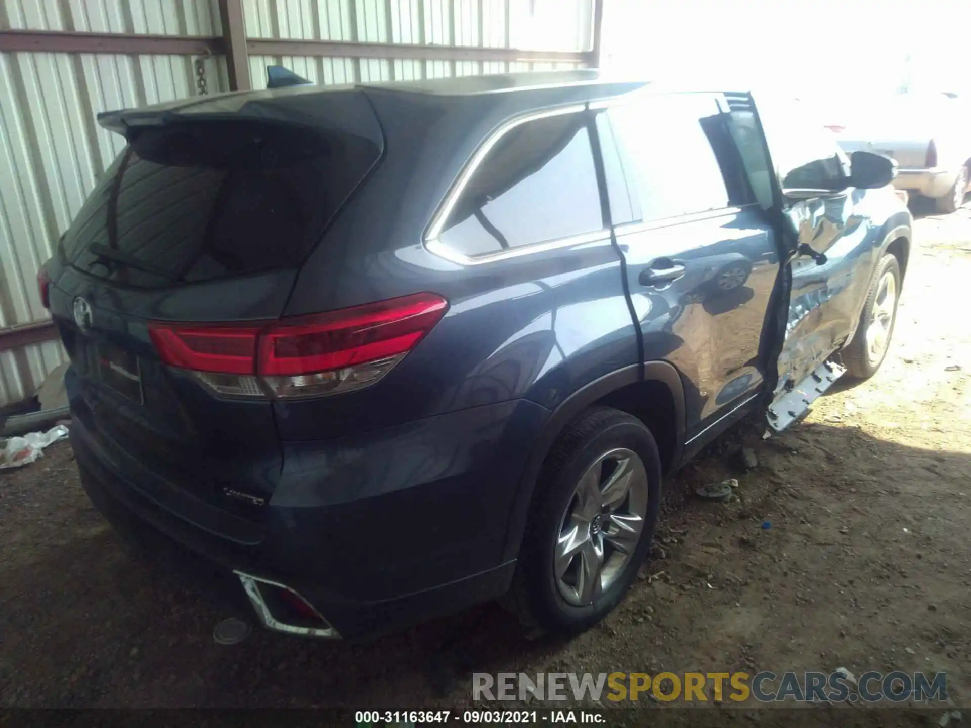 4 Photograph of a damaged car 5TDYZRFHXKS315690 TOYOTA HIGHLANDER 2019