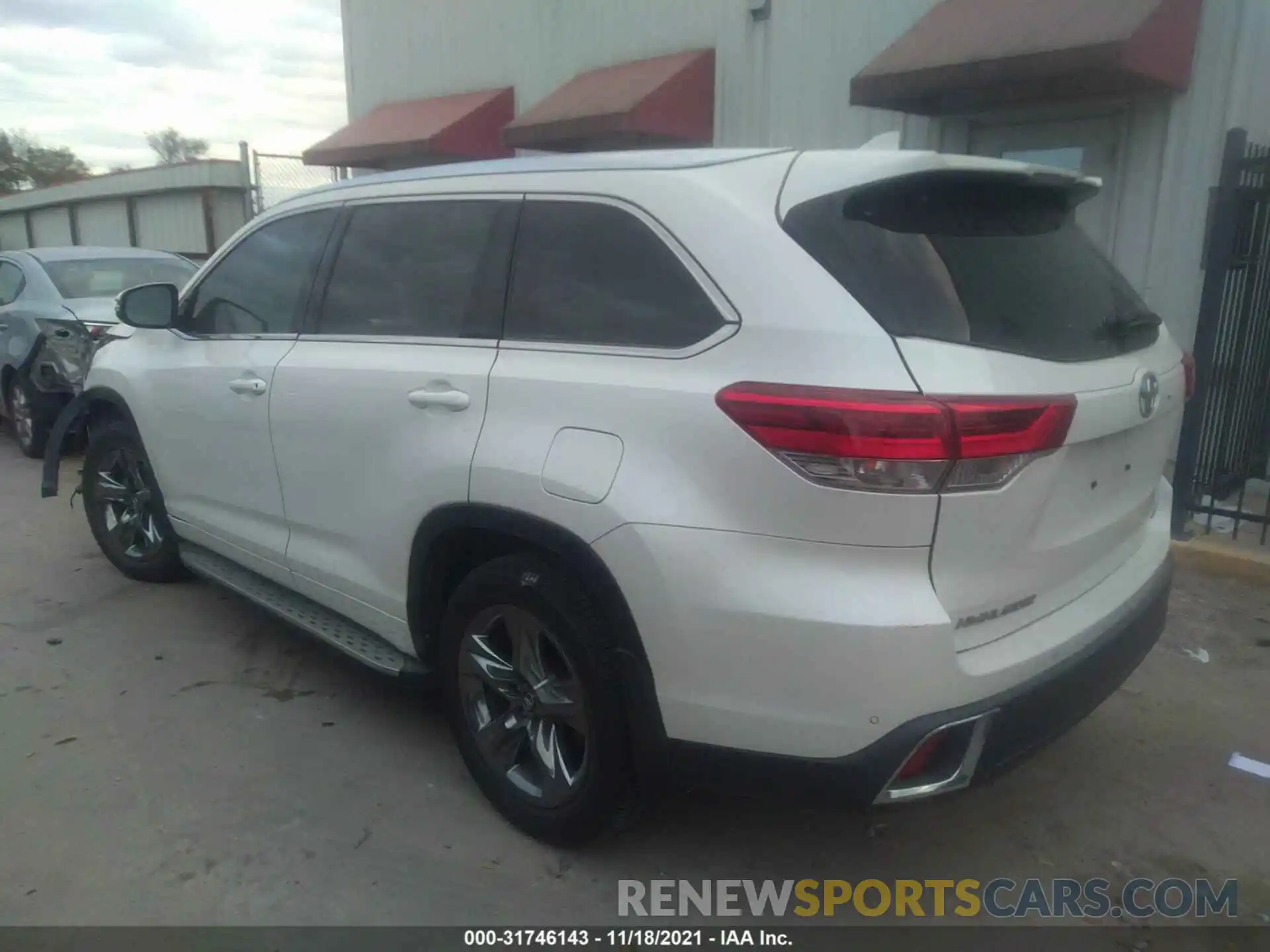 3 Photograph of a damaged car 5TDYZRFHXKS321330 TOYOTA HIGHLANDER 2019