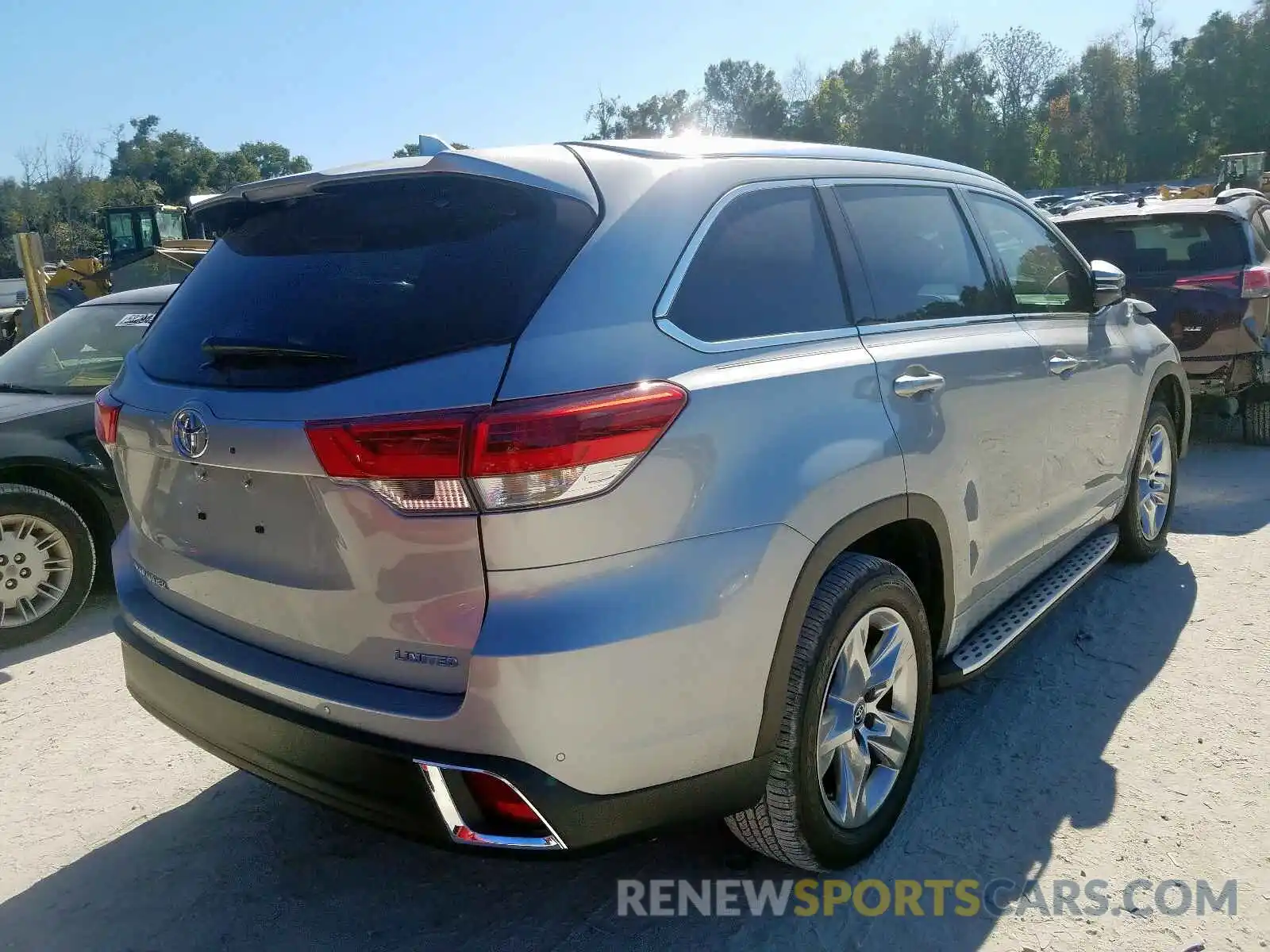 4 Photograph of a damaged car 5TDYZRFHXKS322123 TOYOTA HIGHLANDER 2019