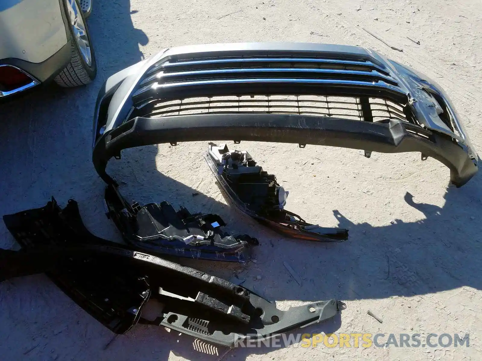 9 Photograph of a damaged car 5TDYZRFHXKS322123 TOYOTA HIGHLANDER 2019