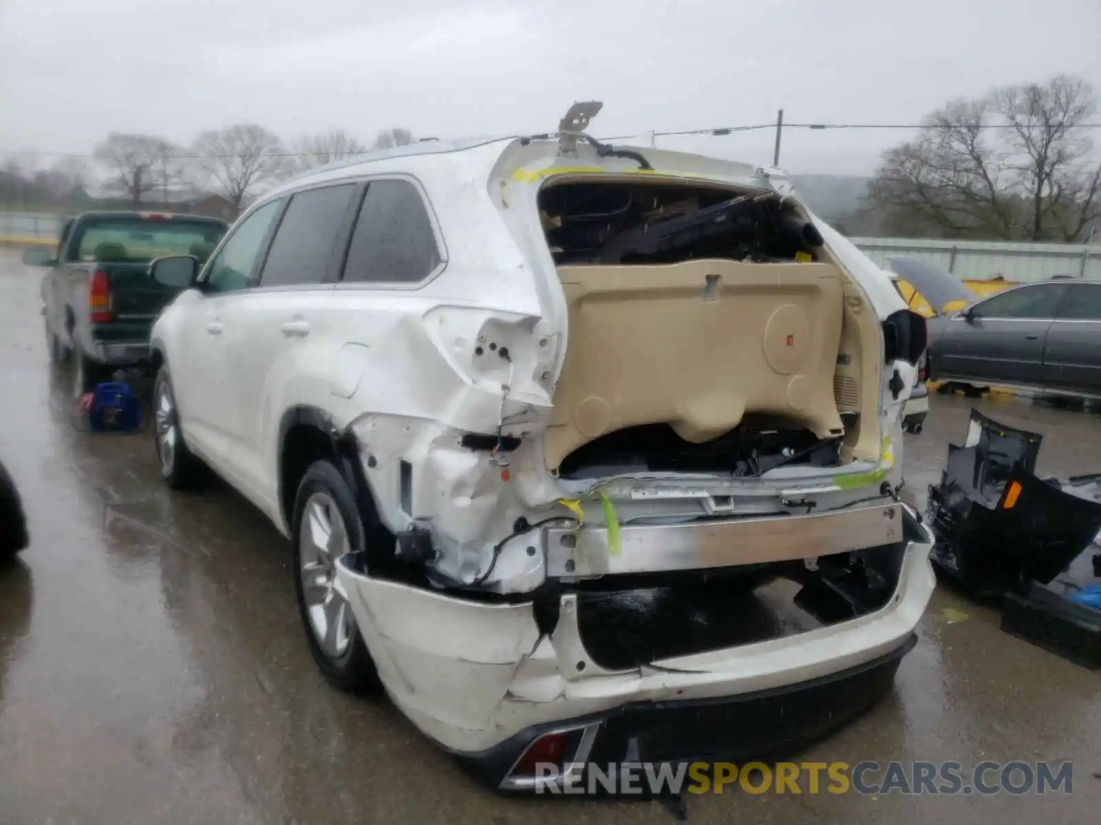 3 Photograph of a damaged car 5TDYZRFHXKS327760 TOYOTA HIGHLANDER 2019