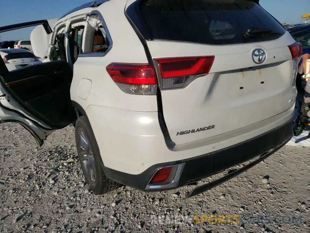 10 Photograph of a damaged car 5TDYZRFHXKS346941 TOYOTA HIGHLANDER 2019