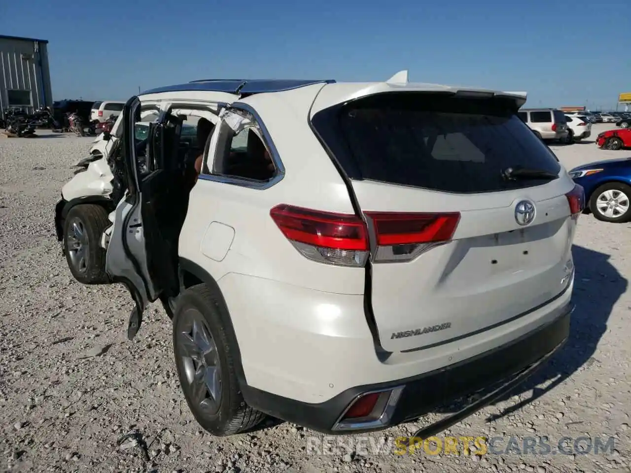 3 Photograph of a damaged car 5TDYZRFHXKS346941 TOYOTA HIGHLANDER 2019