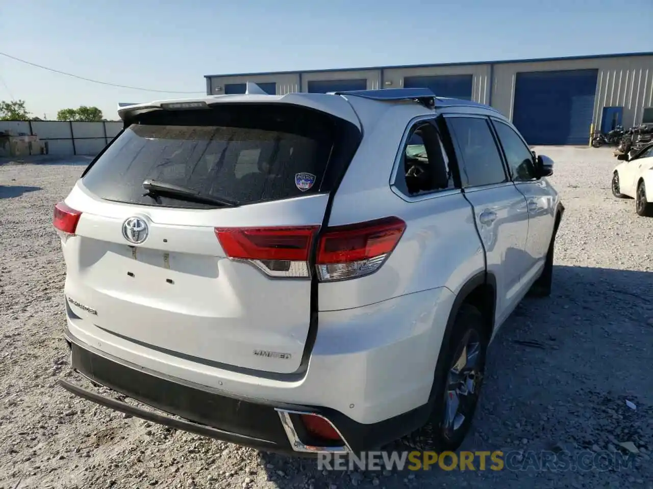 4 Photograph of a damaged car 5TDYZRFHXKS346941 TOYOTA HIGHLANDER 2019