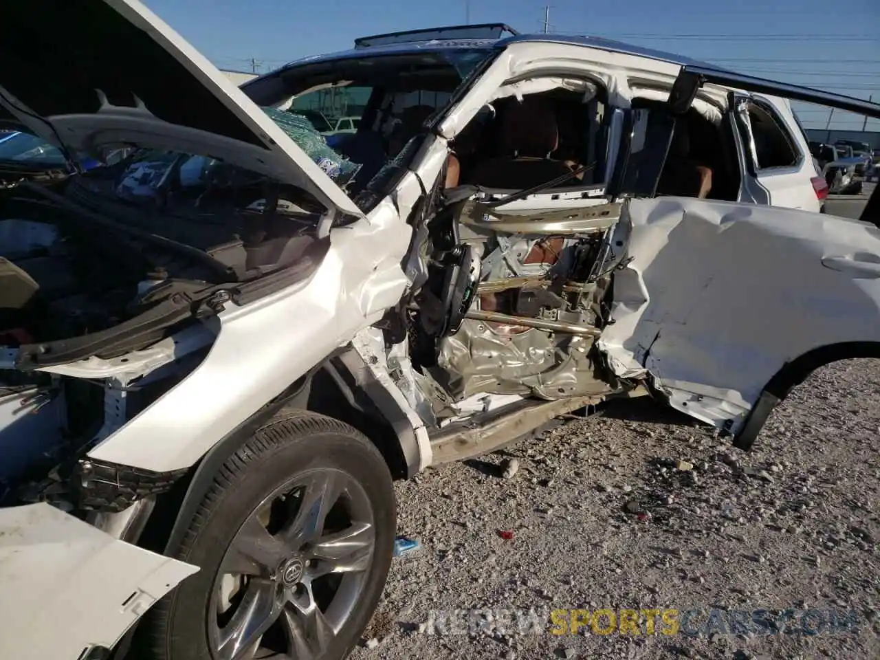 9 Photograph of a damaged car 5TDYZRFHXKS346941 TOYOTA HIGHLANDER 2019