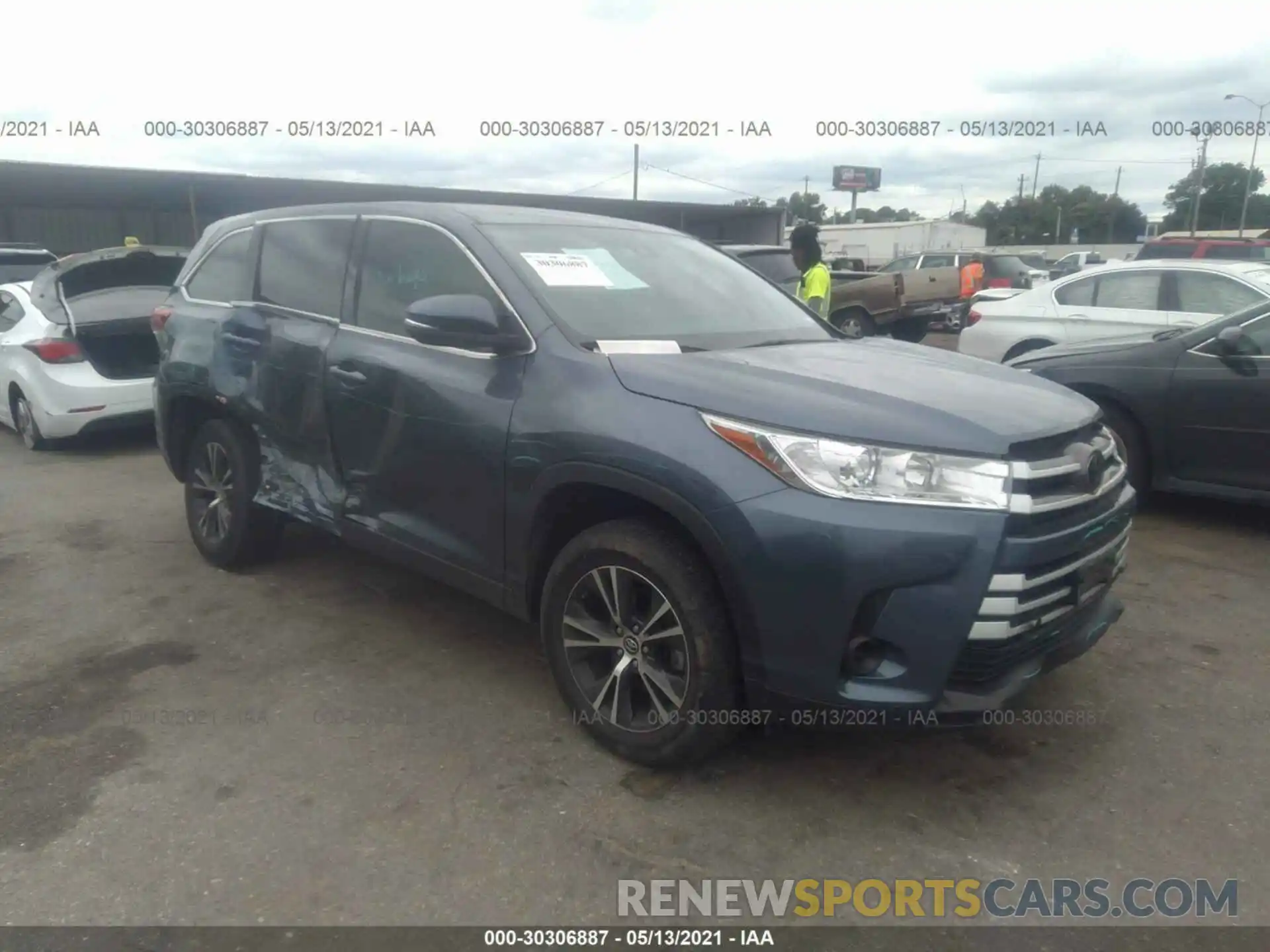 1 Photograph of a damaged car 5TDZARFH0KS042898 TOYOTA HIGHLANDER 2019