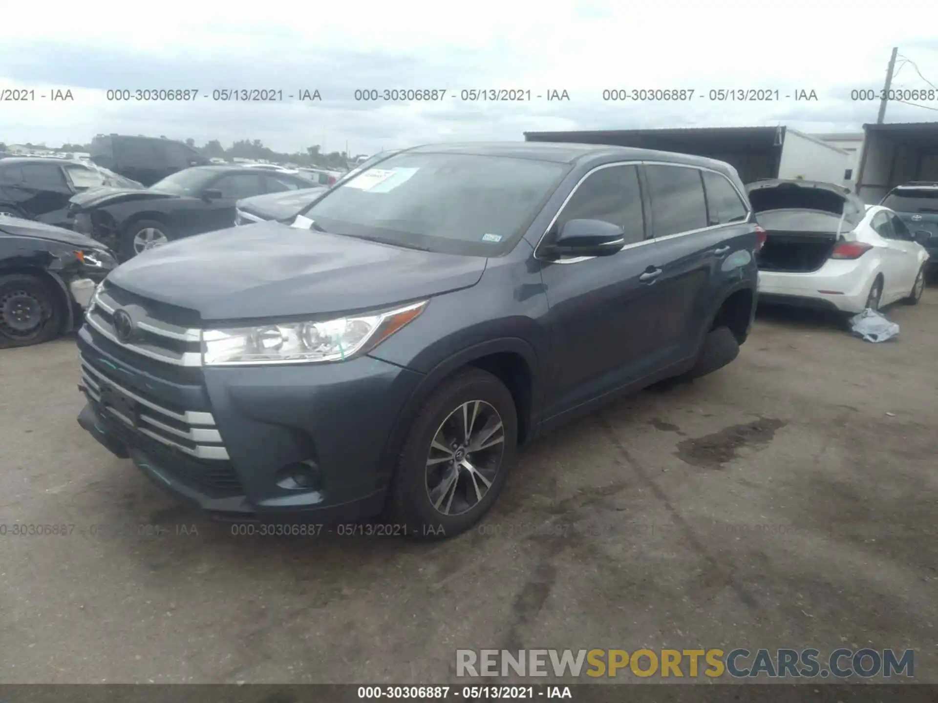 2 Photograph of a damaged car 5TDZARFH0KS042898 TOYOTA HIGHLANDER 2019