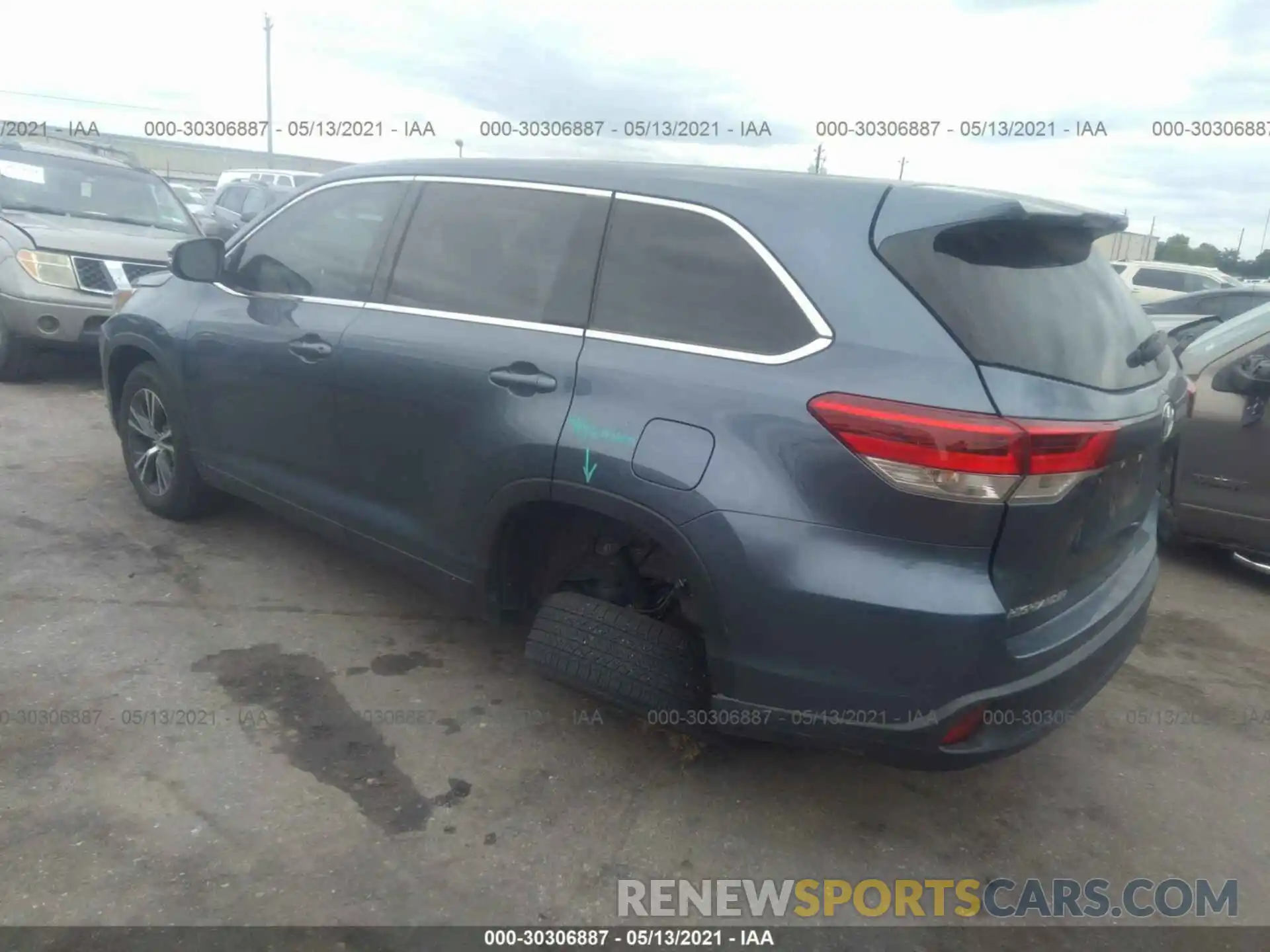 3 Photograph of a damaged car 5TDZARFH0KS042898 TOYOTA HIGHLANDER 2019