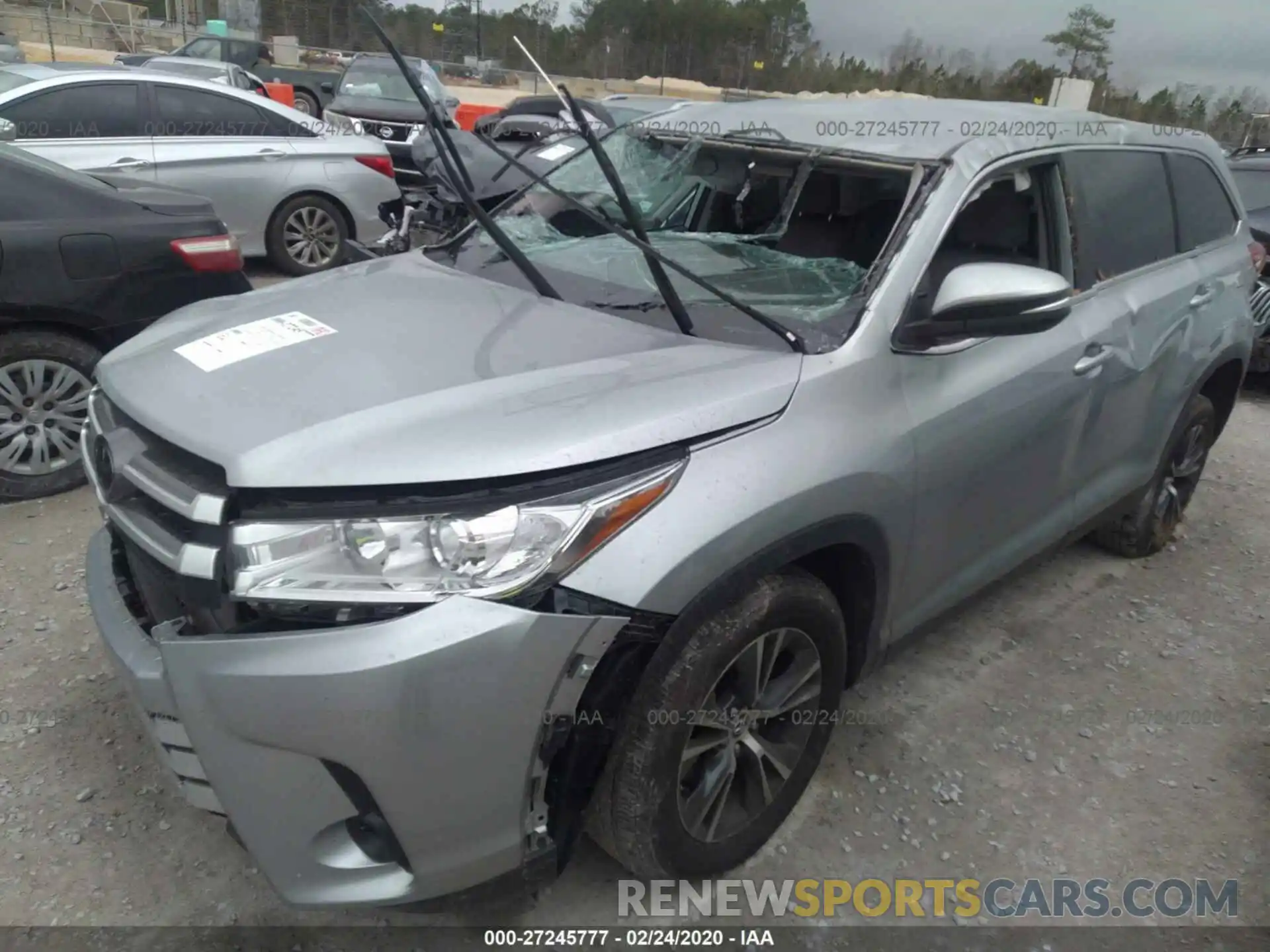 2 Photograph of a damaged car 5TDZARFH0KS043209 TOYOTA HIGHLANDER 2019