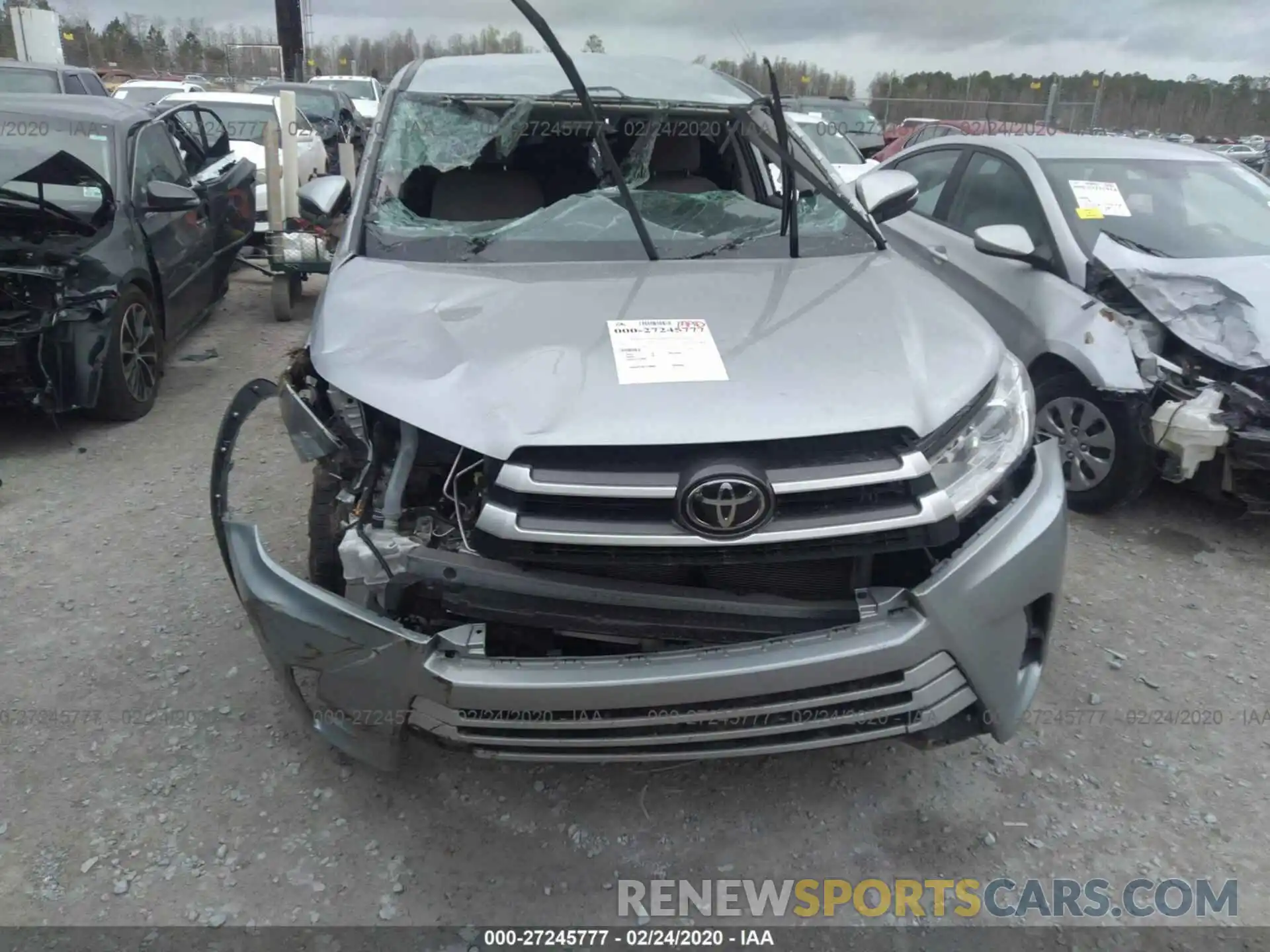 6 Photograph of a damaged car 5TDZARFH0KS043209 TOYOTA HIGHLANDER 2019